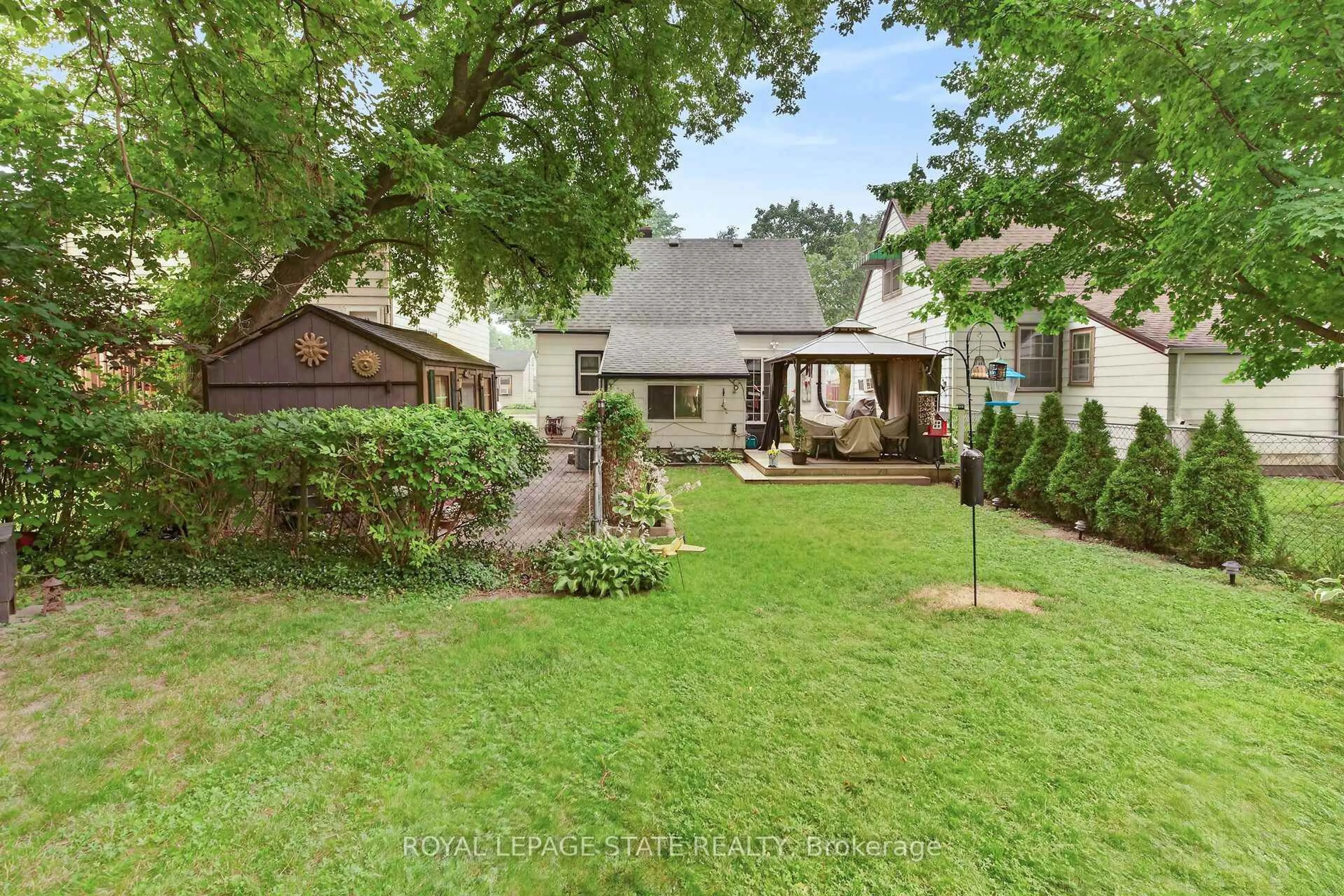 A pic from outside/outdoor area/front of a property/back of a property/a pic from drone, street for 268 Grey St, Brantford Ontario N3S 4W8