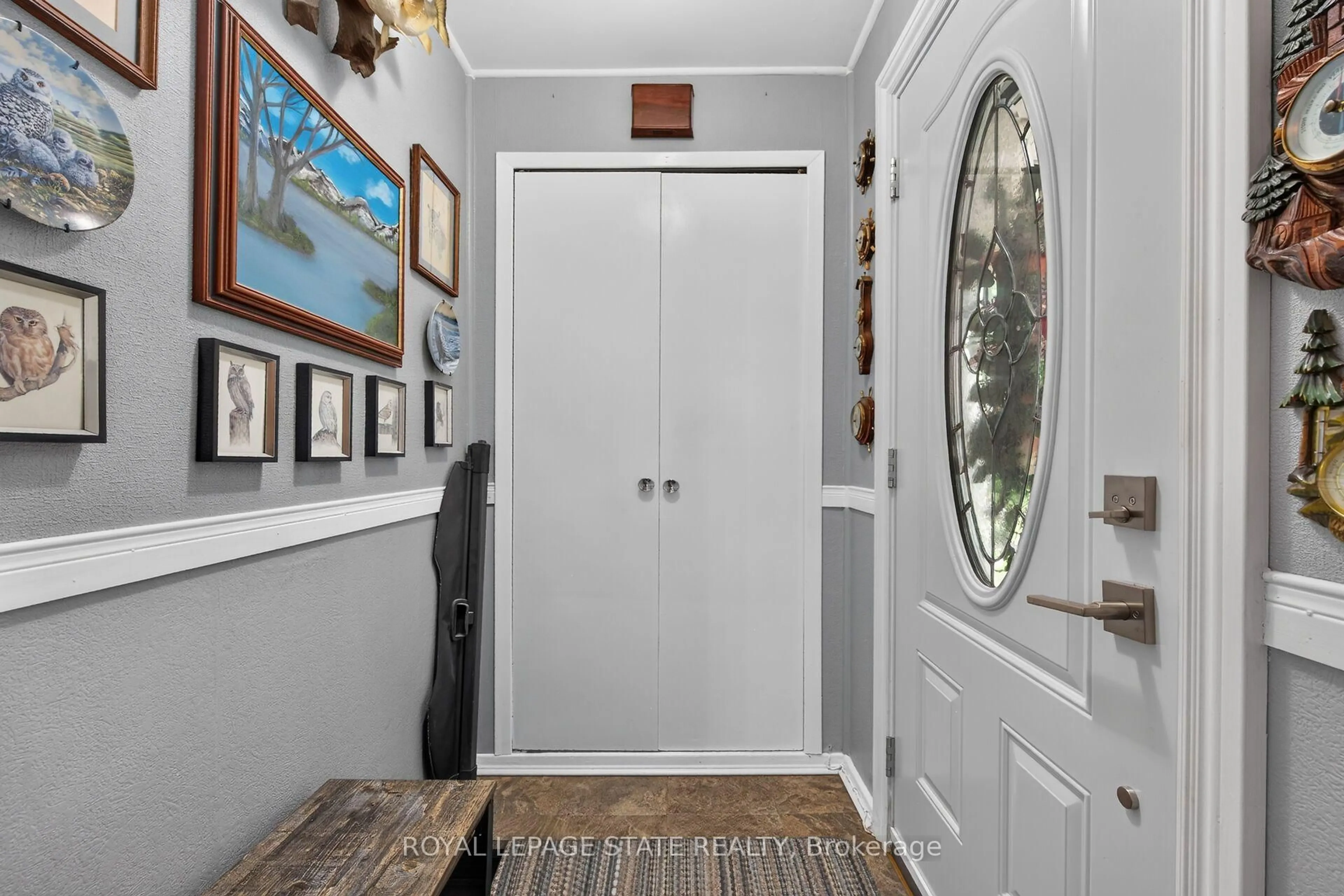 Indoor entryway for 268 Grey St, Brantford Ontario N3S 4W8