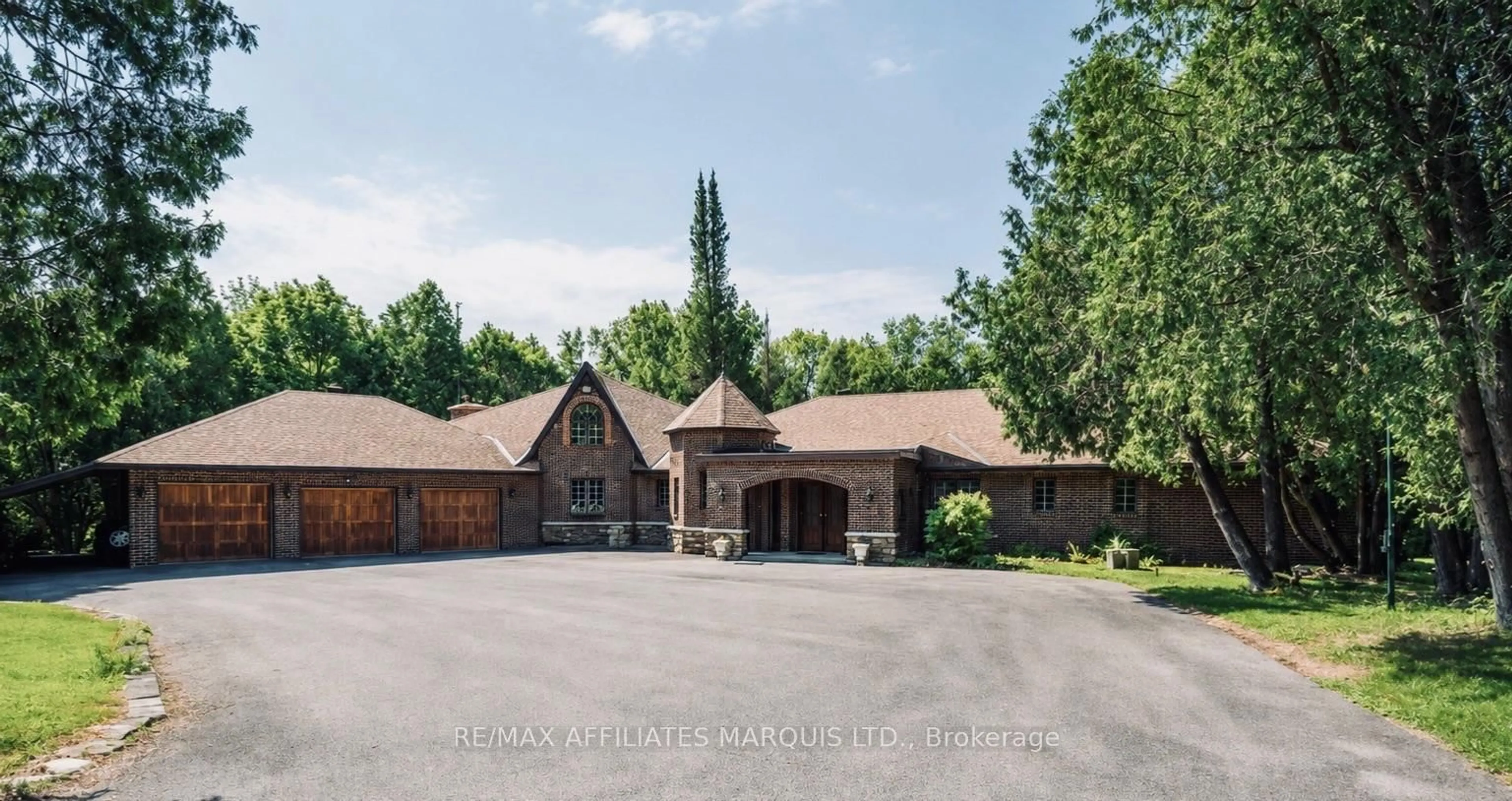 A pic from outside/outdoor area/front of a property/back of a property/a pic from drone, unknown for 4466 County 34 Rd, South Glengarry Ontario K0C 1L0