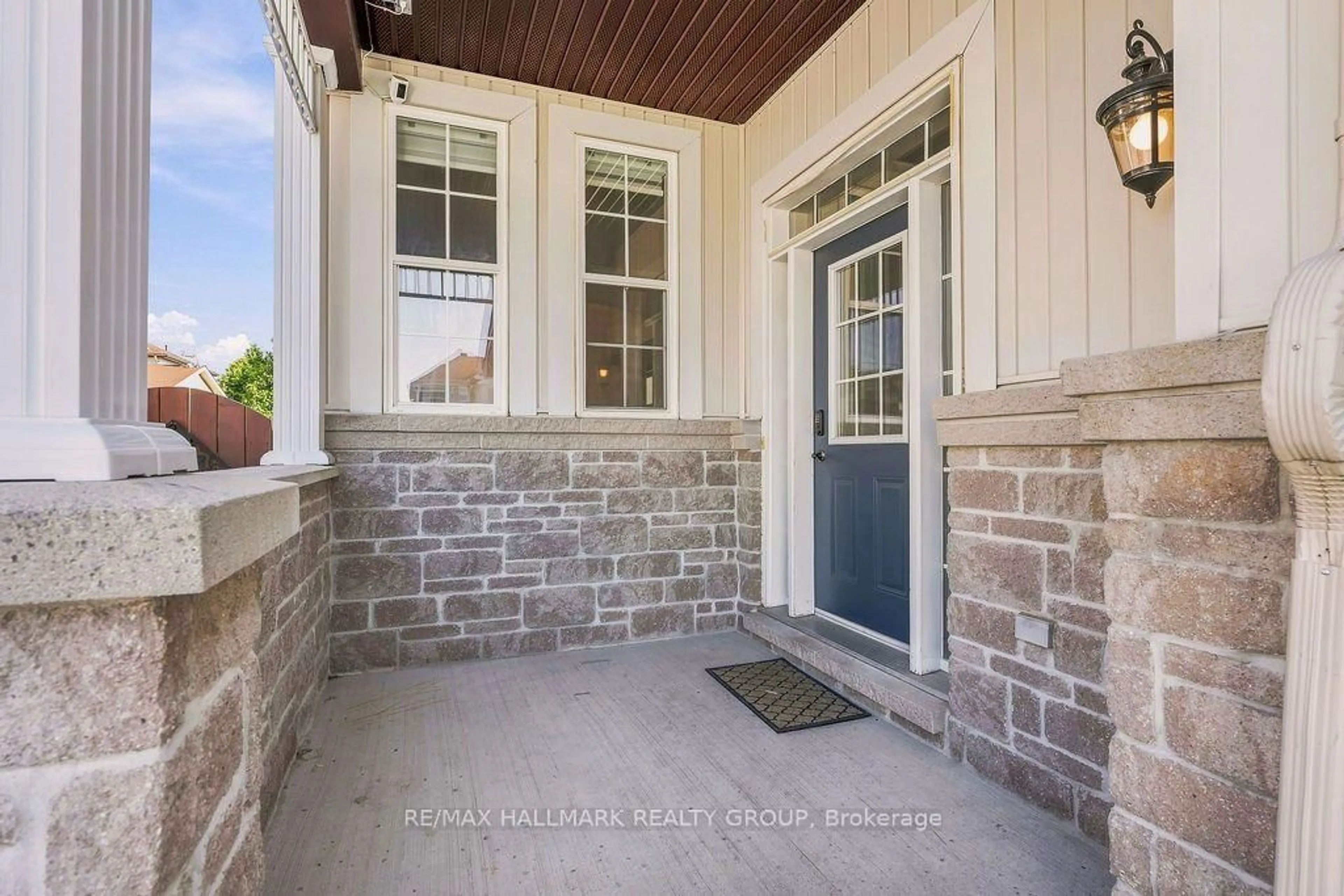 Indoor entryway for 1037 Fieldfair Way, Orleans Ontario K4A 0E2