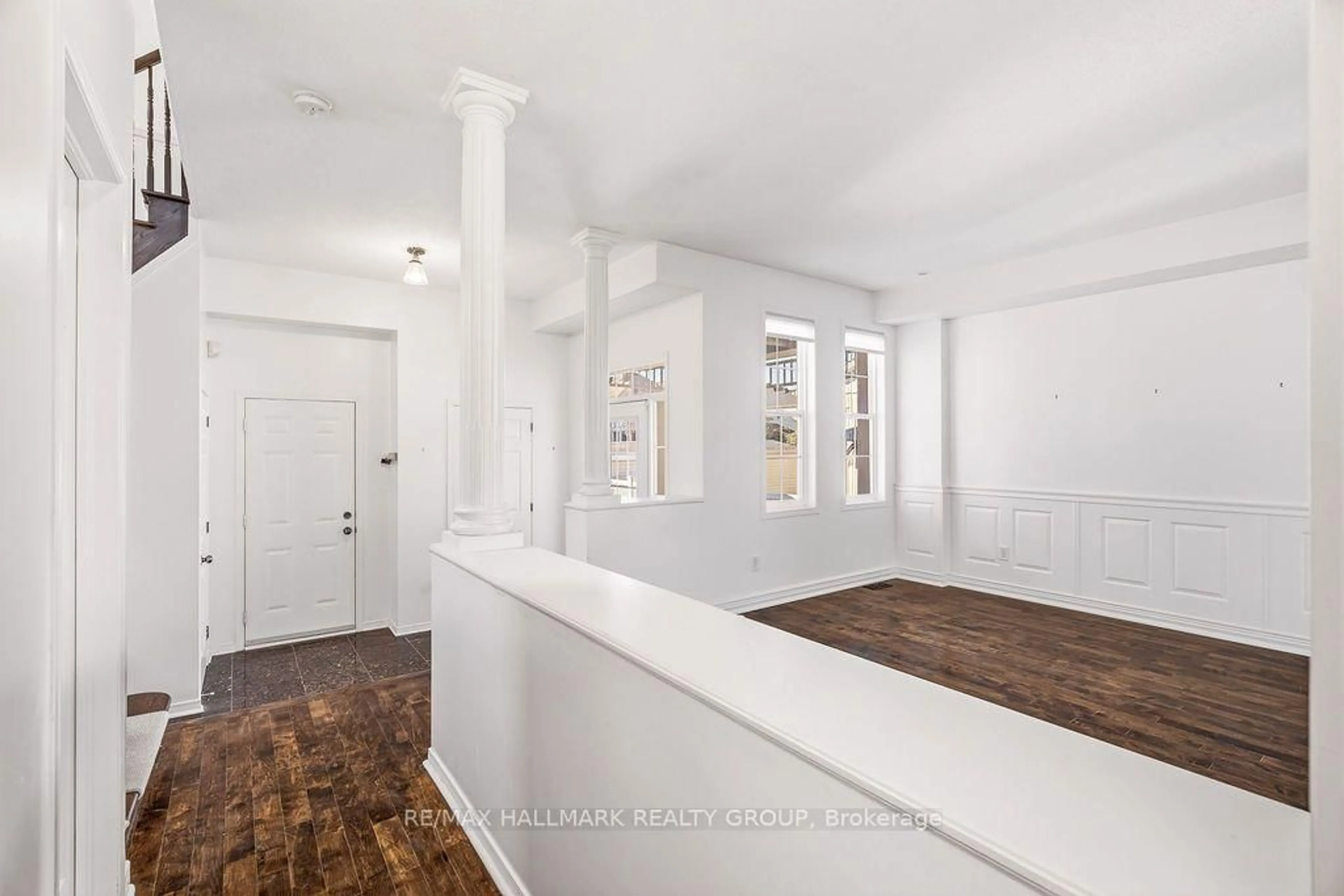 Indoor entryway for 1037 Fieldfair Way, Orleans Ontario K4A 0E2