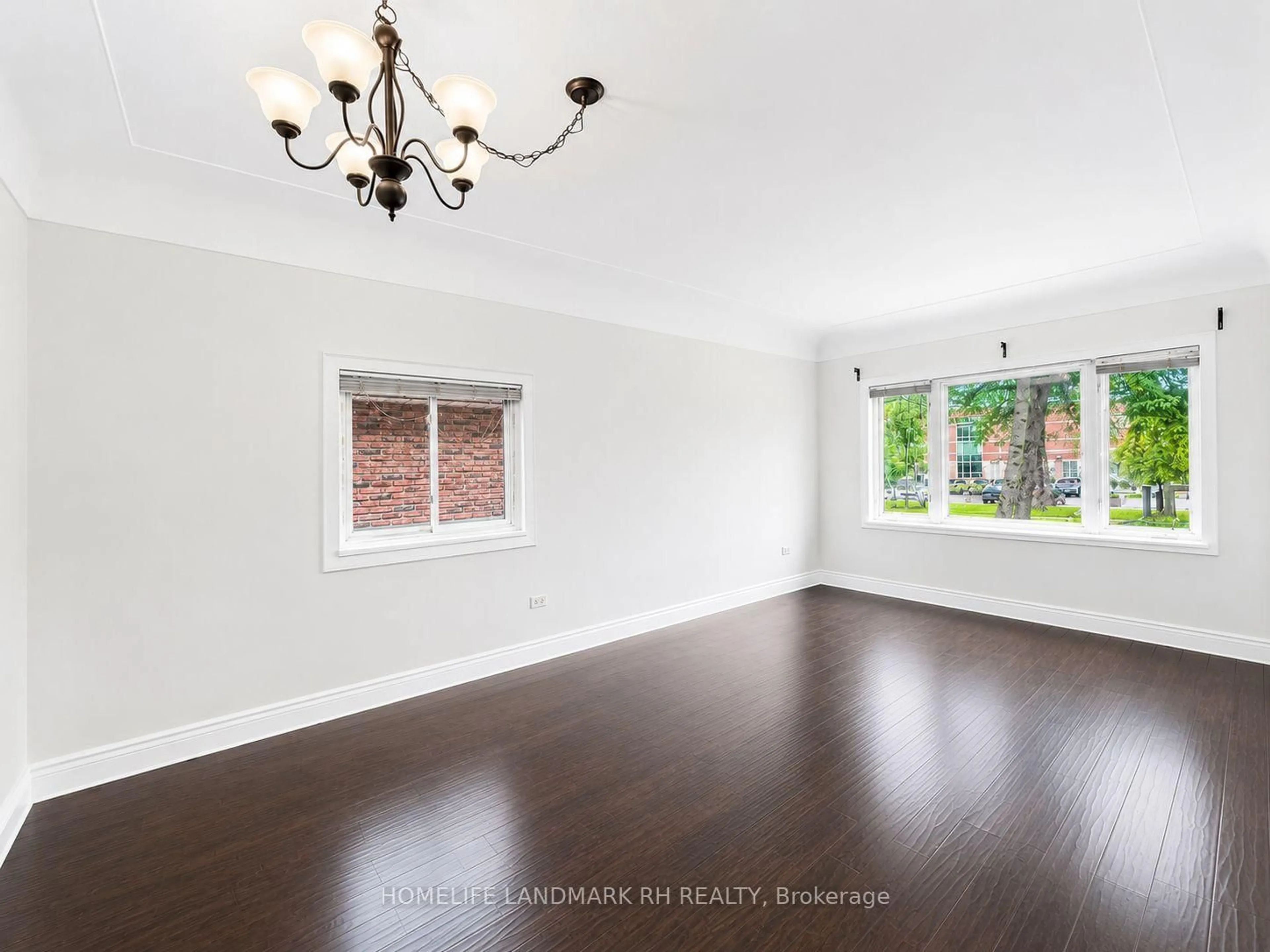A pic of a room for 217 Limeridge Rd, Hamilton Ontario L9C 2V4
