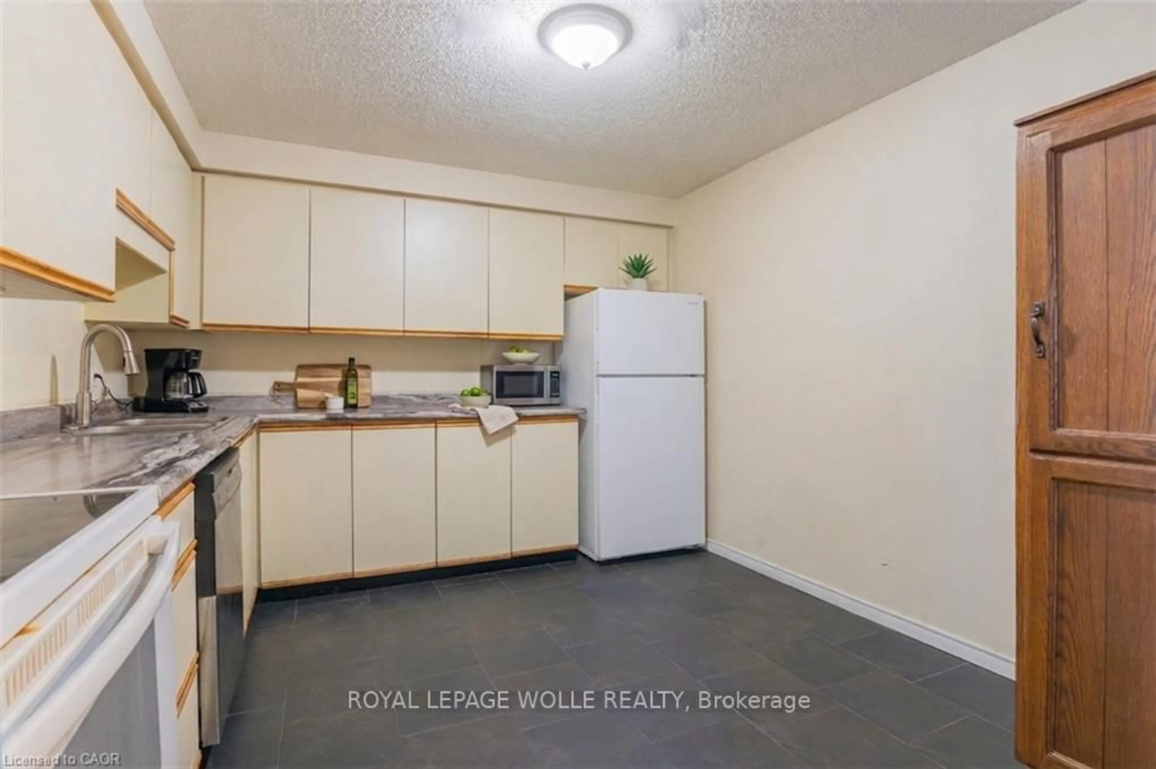 Standard kitchen, unknown for 55 Green Valley Dr #708, Kitchener Ontario N2P 1Z6