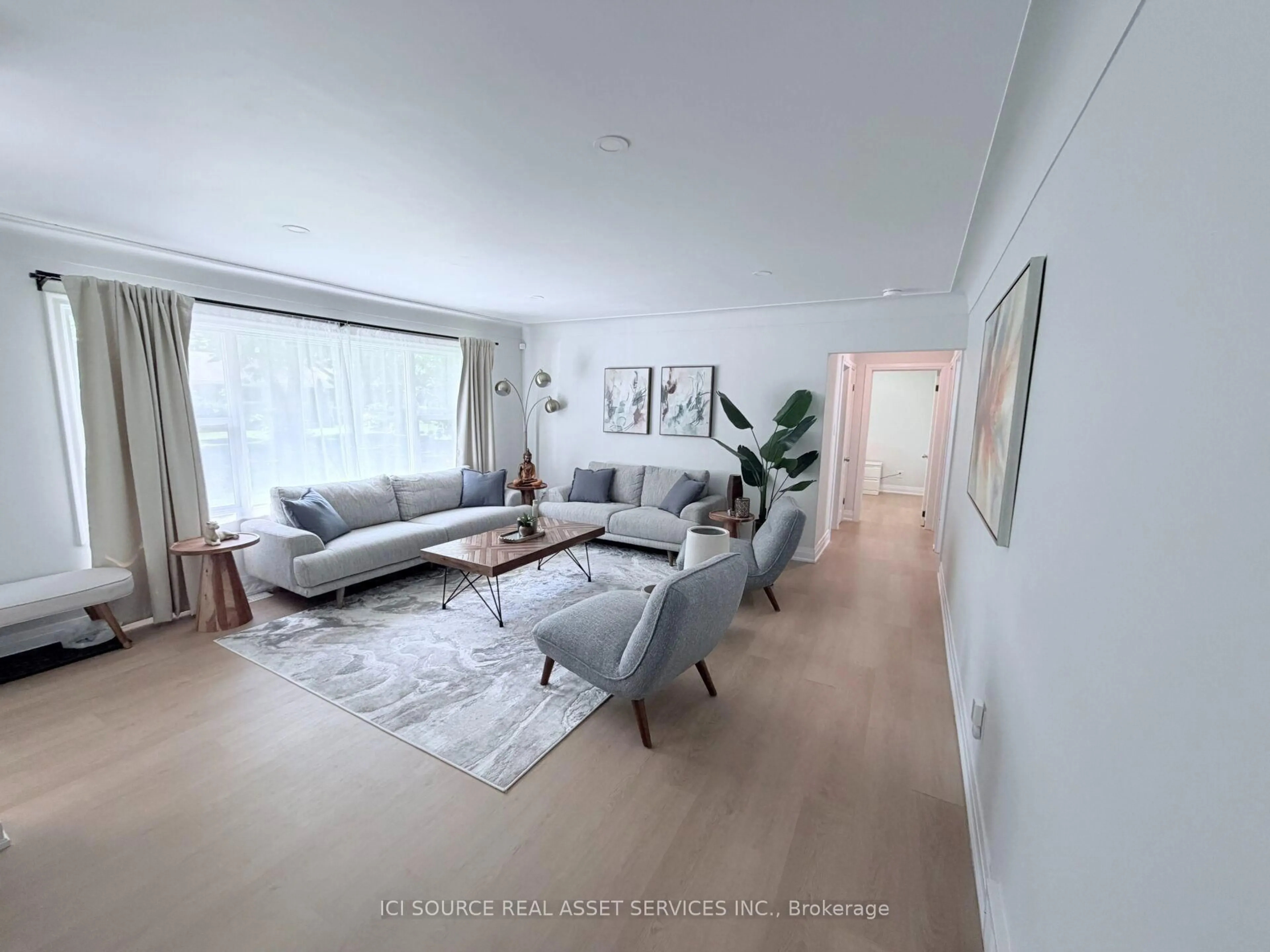Living room with furniture, unknown for 10 Draper Dr, St. Catharines Ontario L2N 2Y5