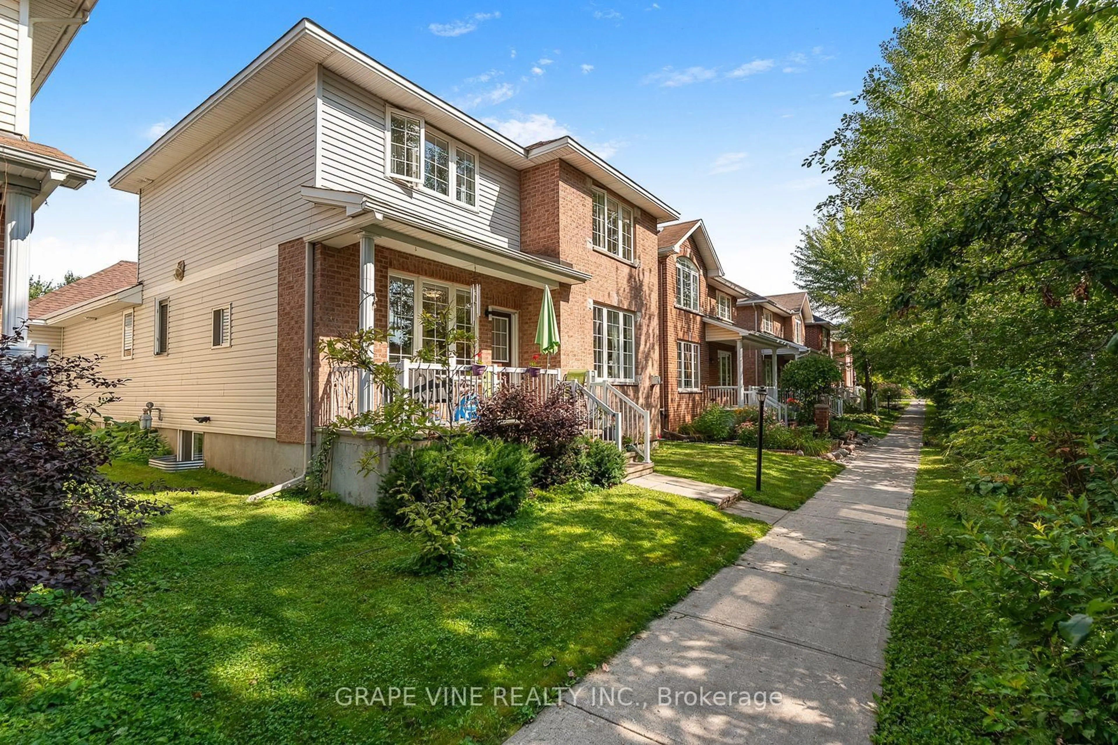 Home with brick exterior material, street for 319 Parkin Circ, Ottawa Ontario K1T 4G6