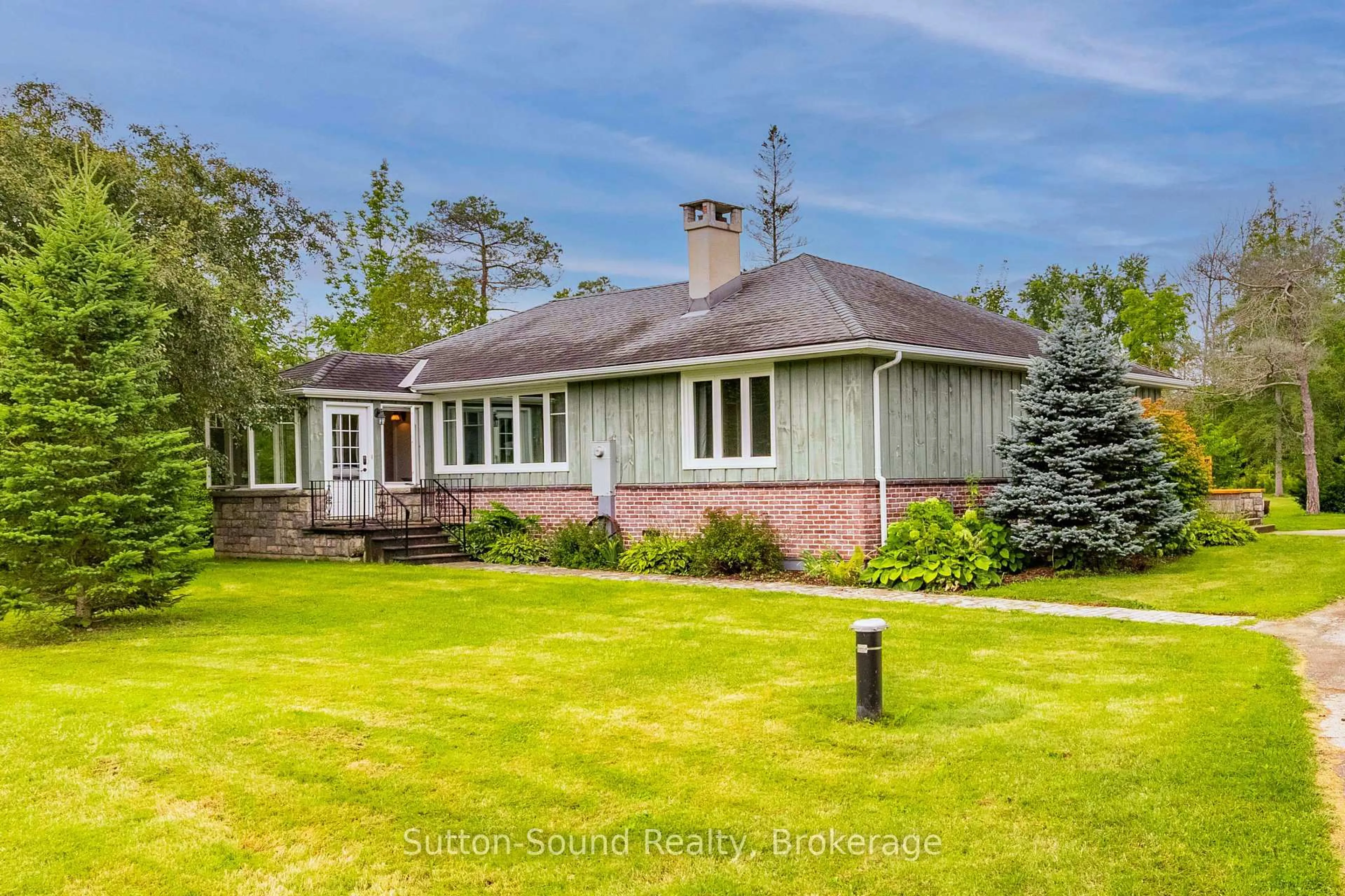 A pic from outside/outdoor area/front of a property/back of a property/a pic from drone, unknown for 827 13th St, Georgian Bluffs Ontario N4K 6V5