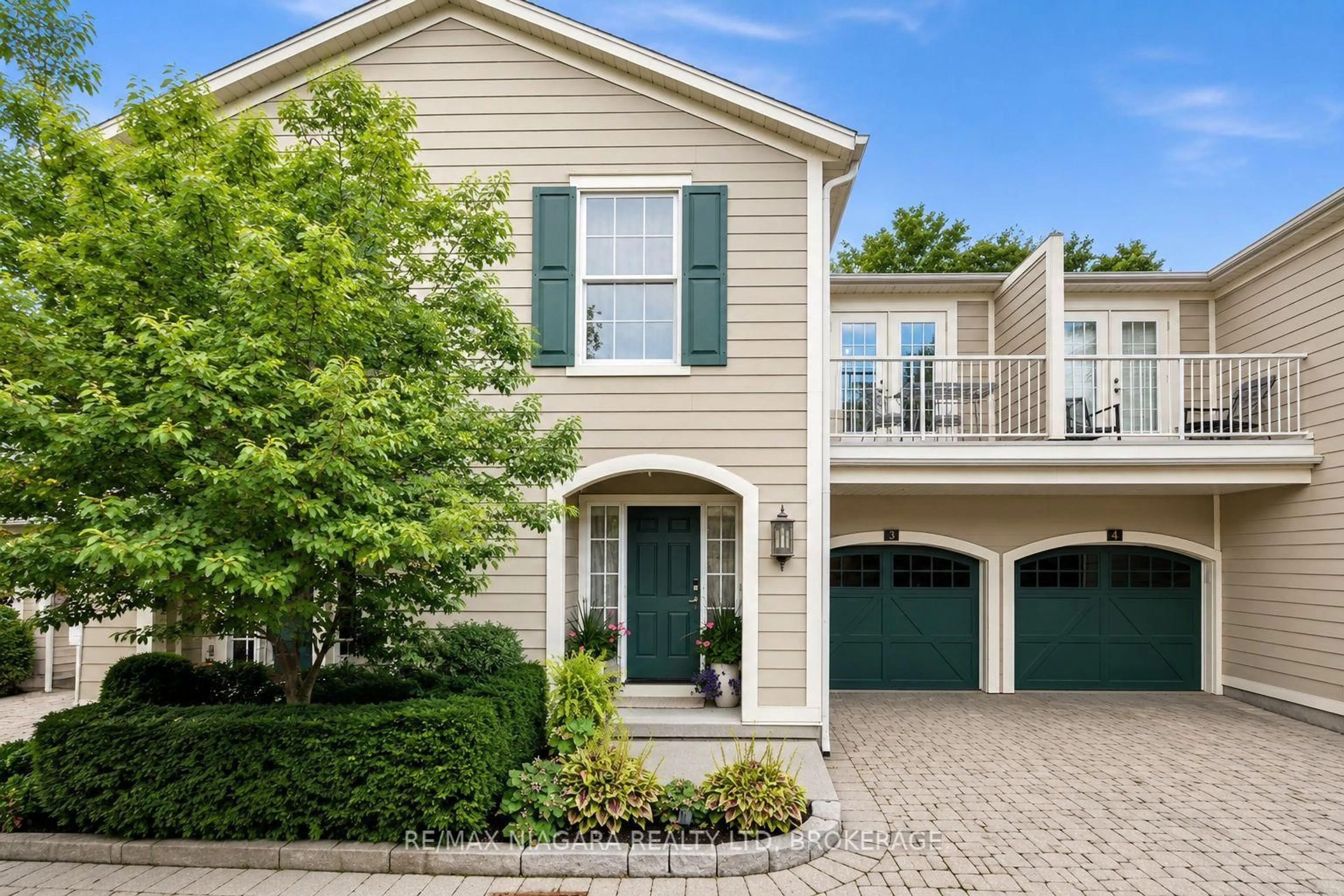 Home with vinyl exterior material, street for 175 QUEEN St #3, Niagara-on-the-Lake Ontario L0S 1J0