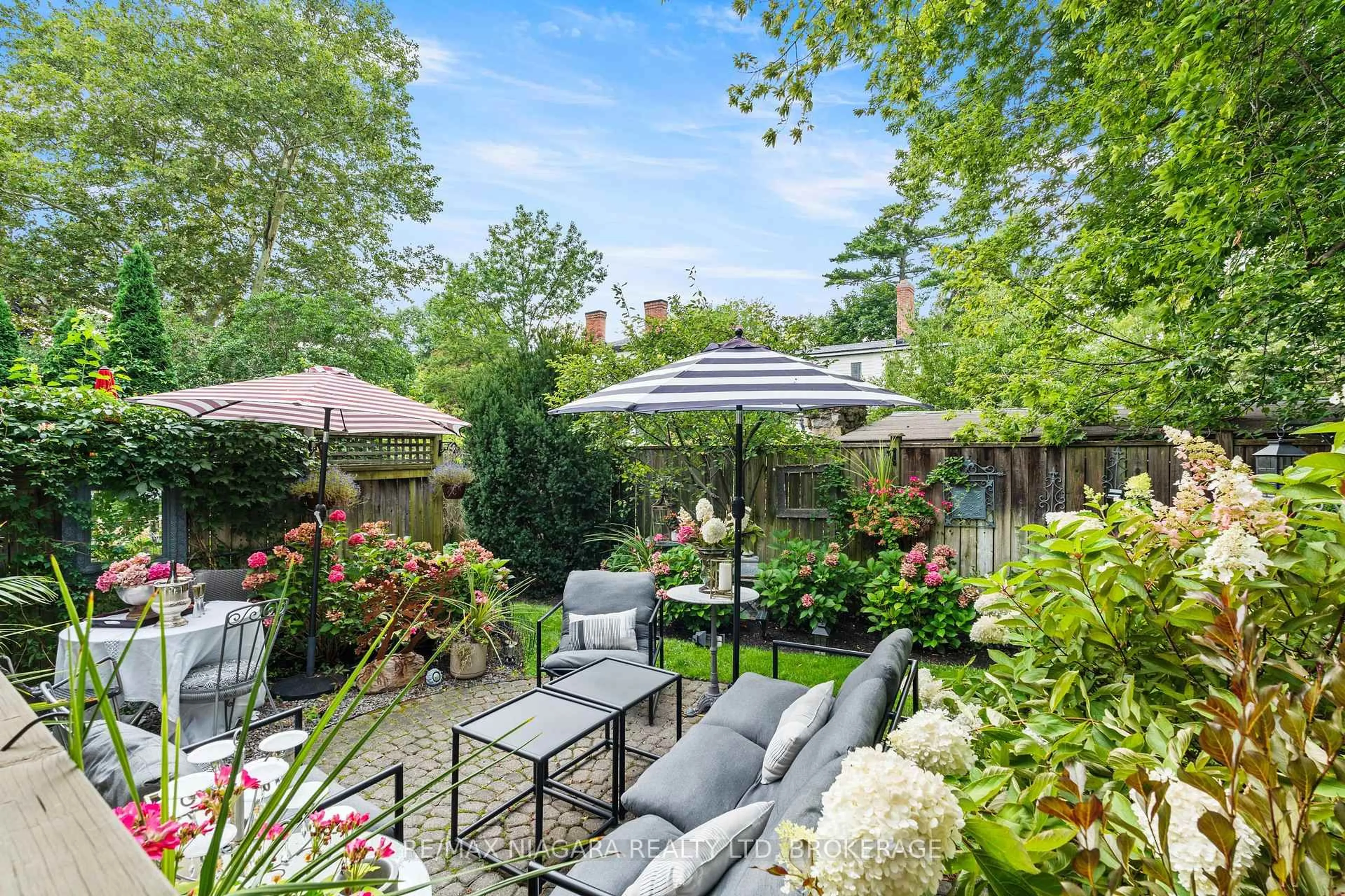 Patio, street for 175 QUEEN St #3, Niagara-on-the-Lake Ontario L0S 1J0