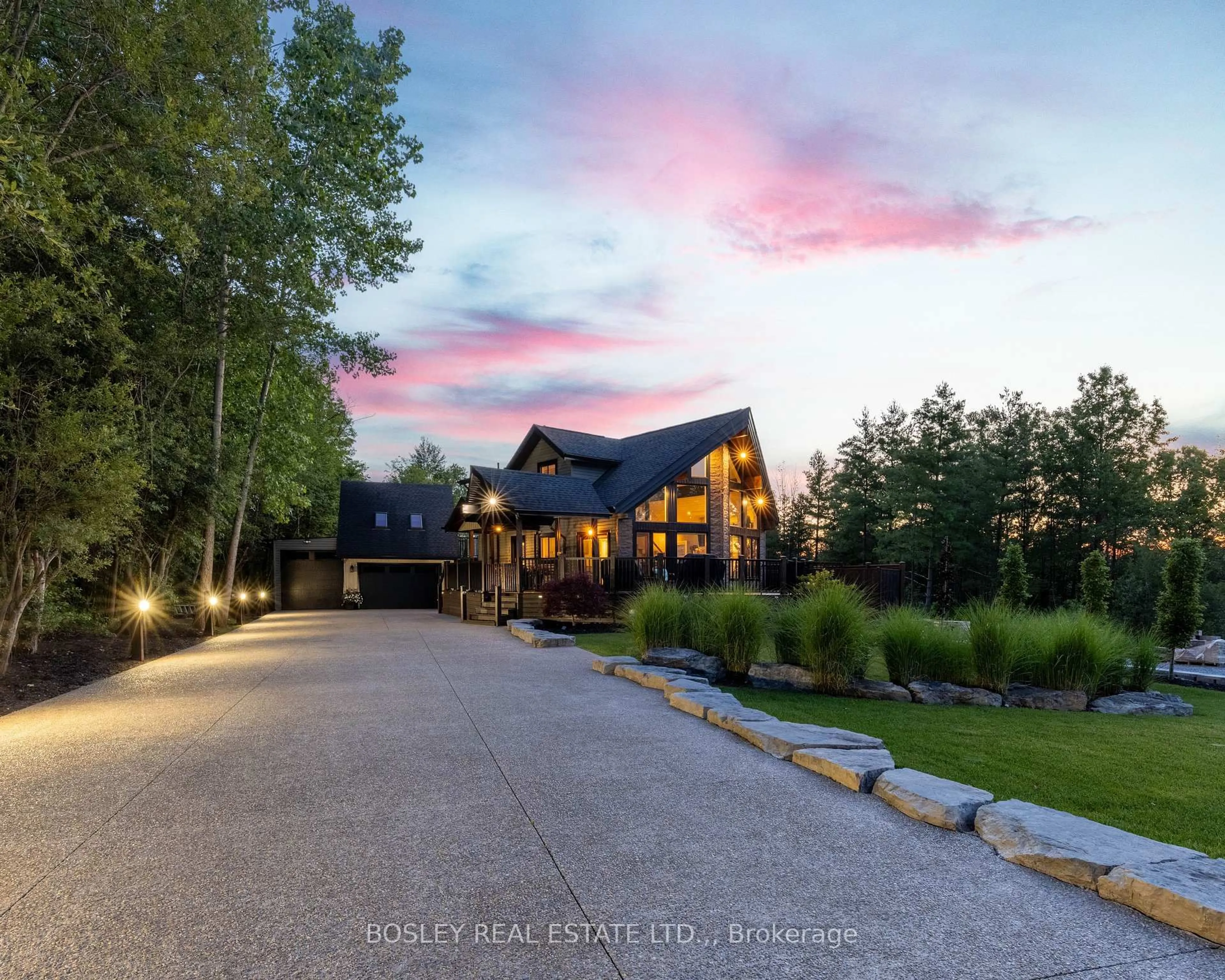 A pic from outside/outdoor area/front of a property/back of a property/a pic from drone, mountain view for 4949 Lyon's Pkwy, Niagara Falls Ontario L2E 6S6