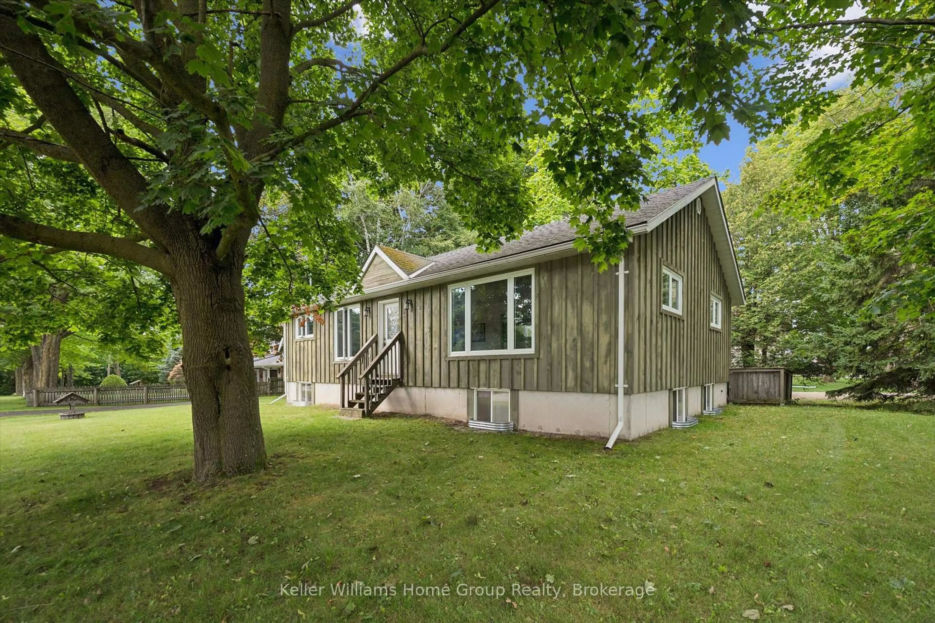 Home with vinyl exterior material, unknown for 52 Cooper St, East Luther Grand Valley Ontario L0N 1G0