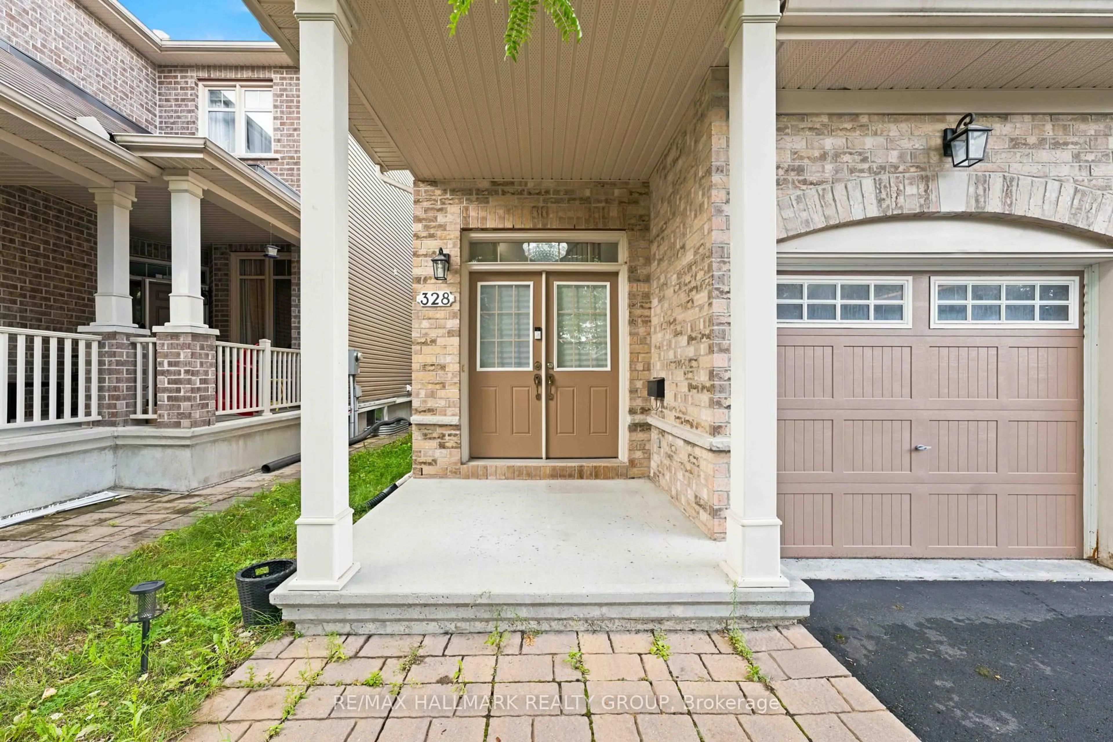 Unknown for 328 Laughlin Circ, Ottawa Ontario K2T 0E1