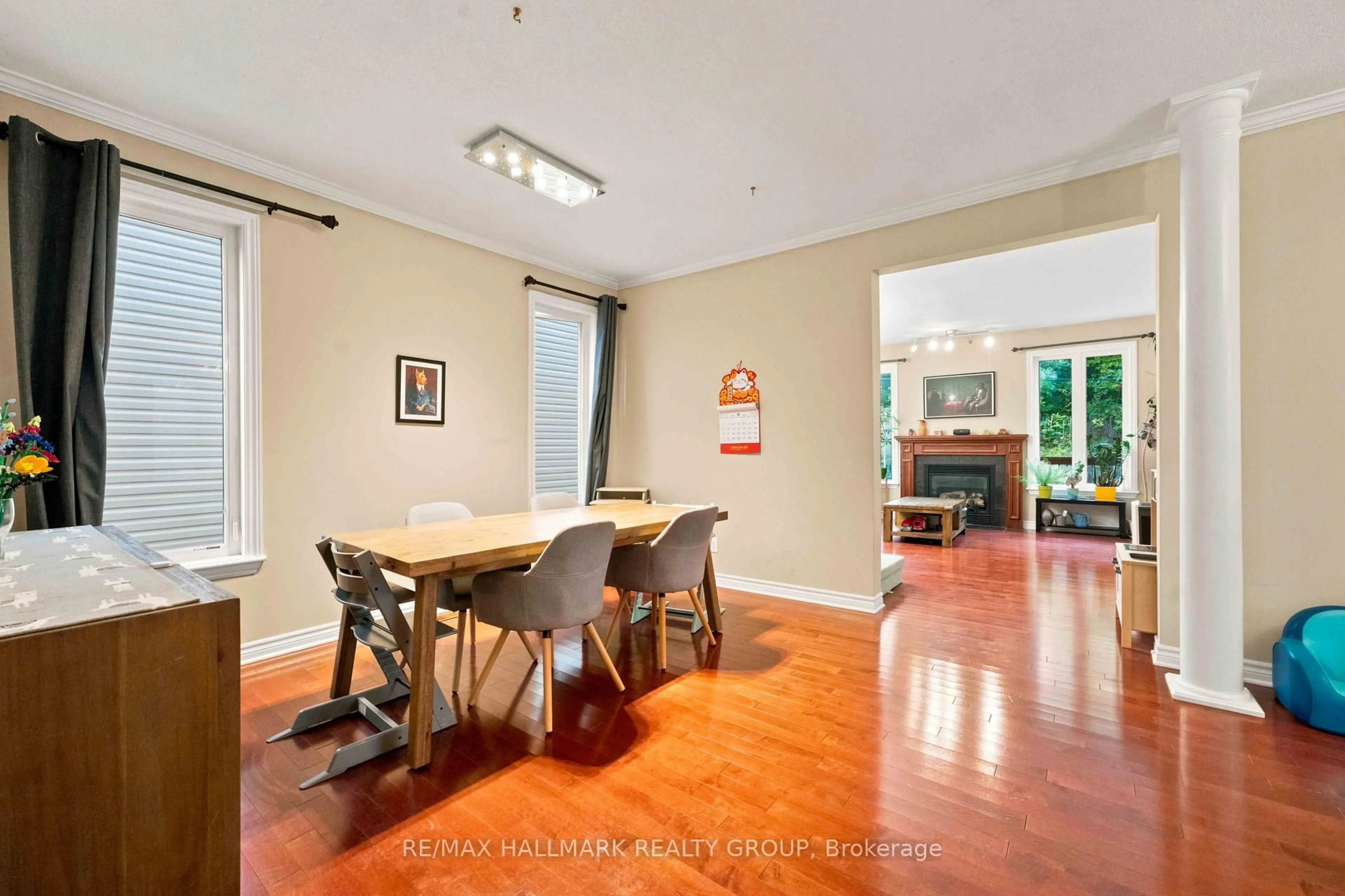 Dining room, wood/laminate floor for 328 Laughlin Circ, Ottawa Ontario K2T 0E1