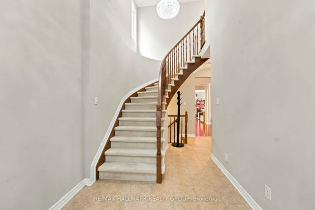 328 Laughlin Circ, Ottawa 3