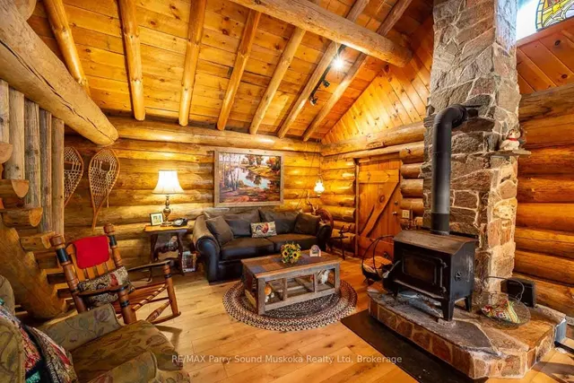 4 Mary St, Magnetawan 2