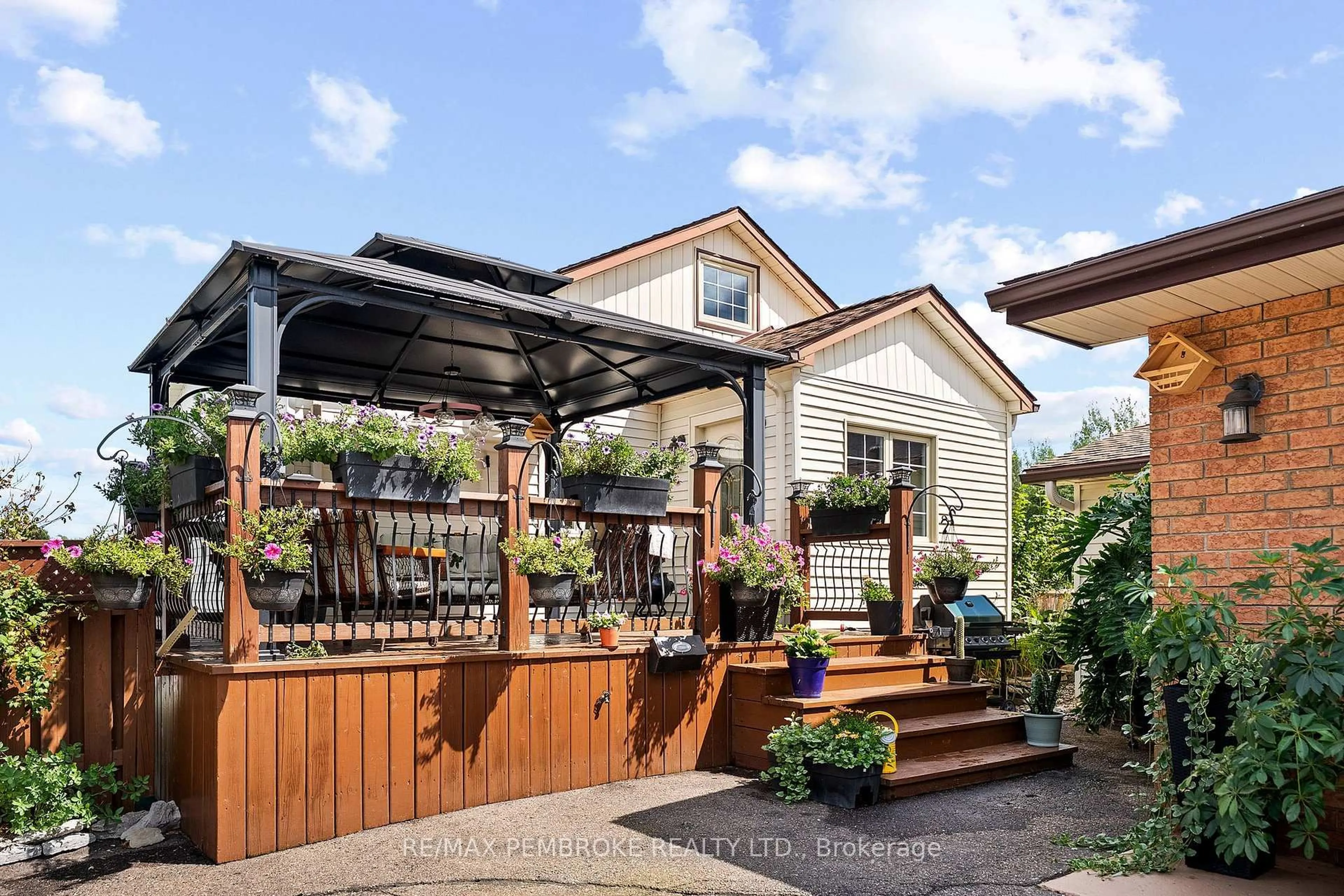 Patio, street for 1315 Blakely Cres, Pembroke Ontario K8A 6Z9