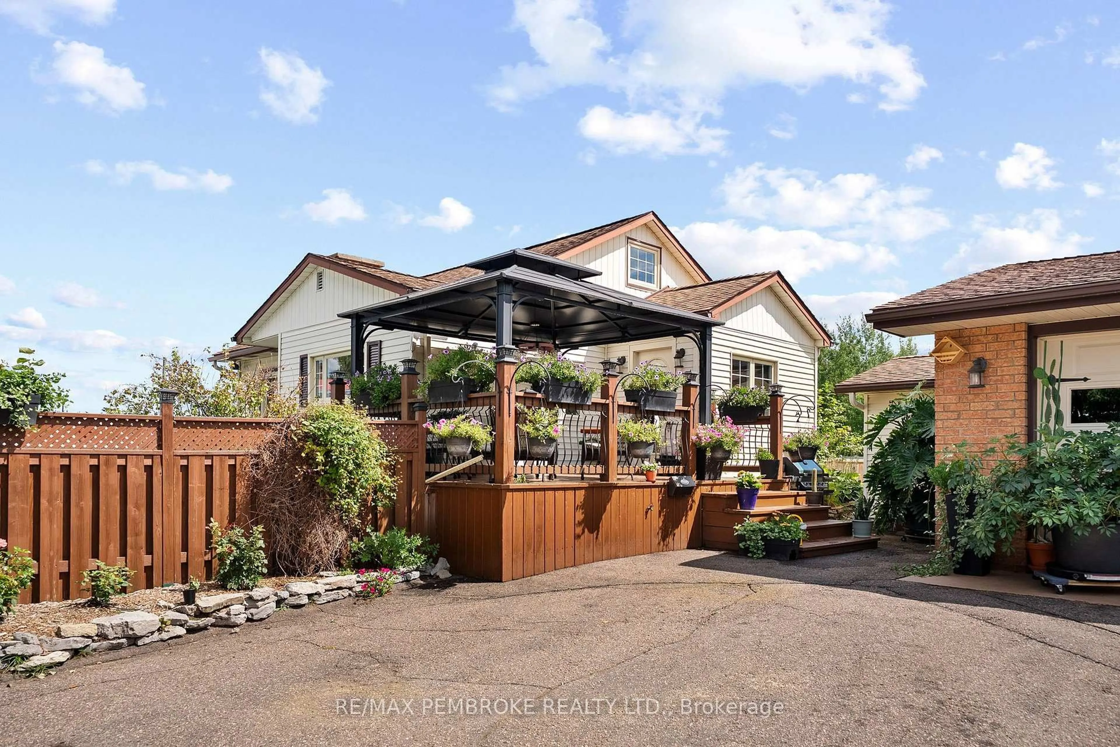 Unknown for 1315 Blakely Cres, Pembroke Ontario K8A 6Z9