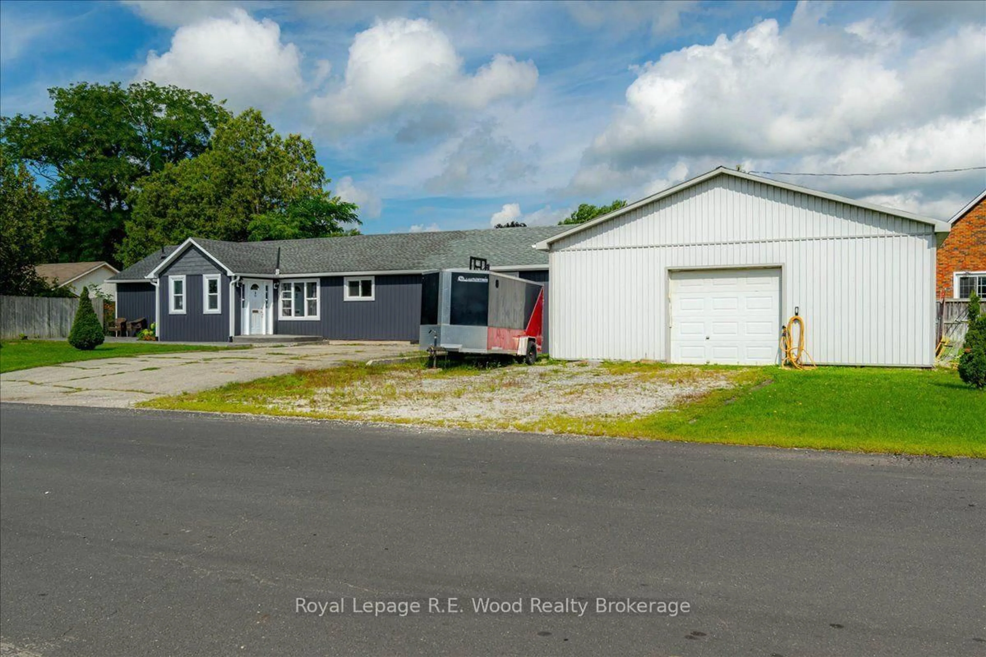 A pic from outside/outdoor area/front of a property/back of a property/a pic from drone, street for 56 Queen St, Norfolk Ontario N0E 1G0