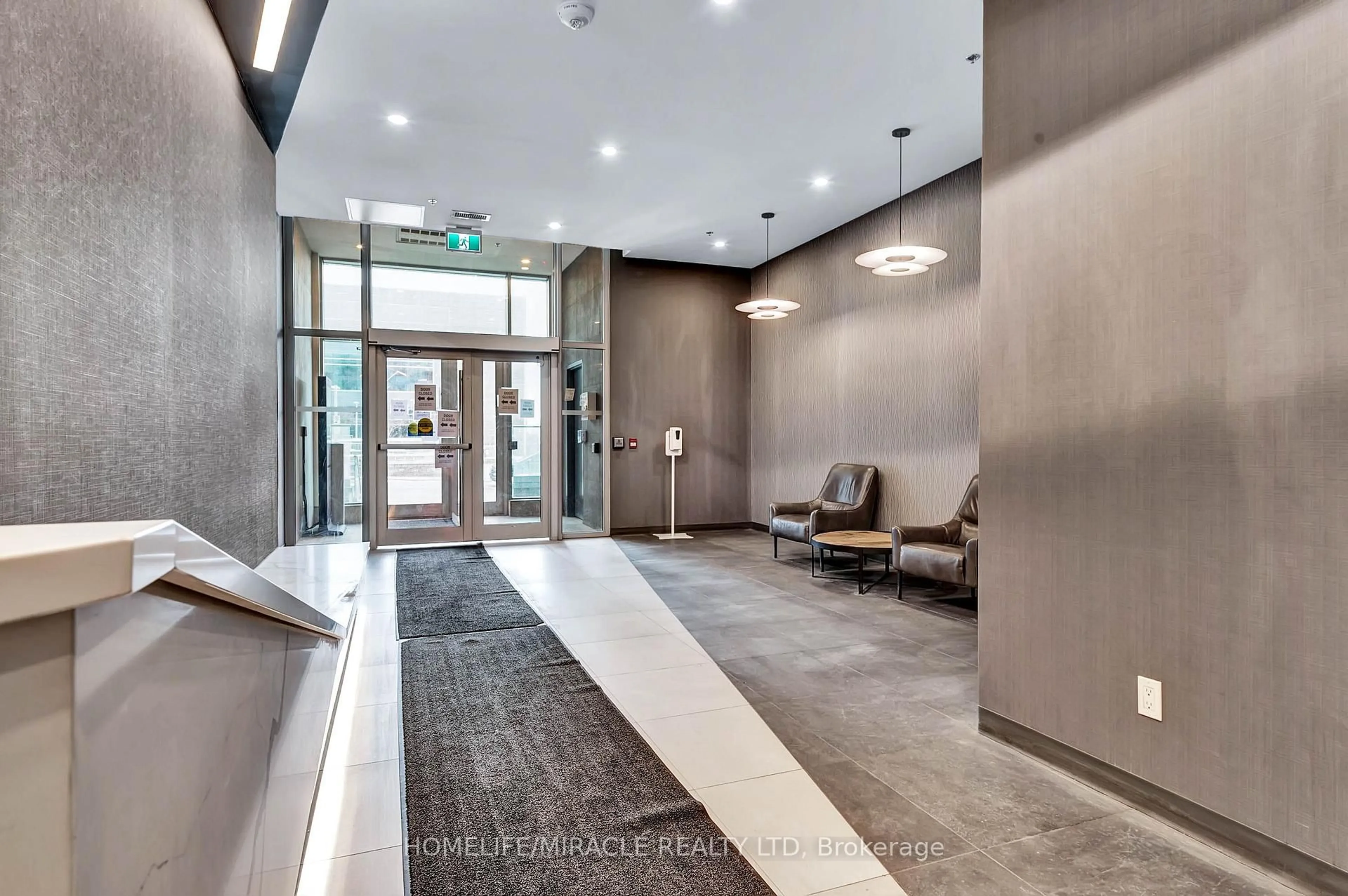 Indoor foyer for 60 Frederick St #1313, Kitchener Ontario N2H 0C7