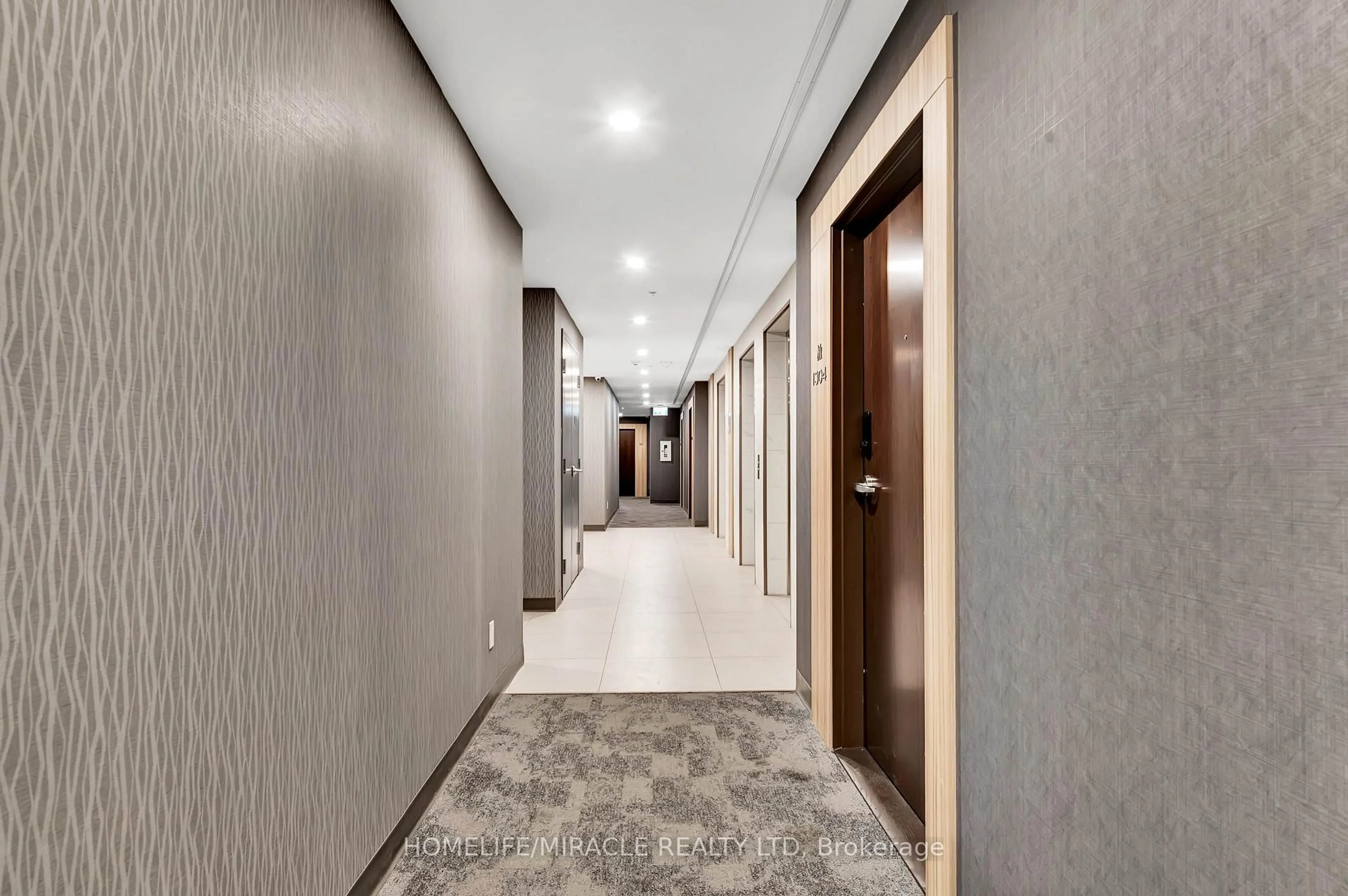 Indoor foyer for 60 Frederick St #1313, Kitchener Ontario N2H 0C7