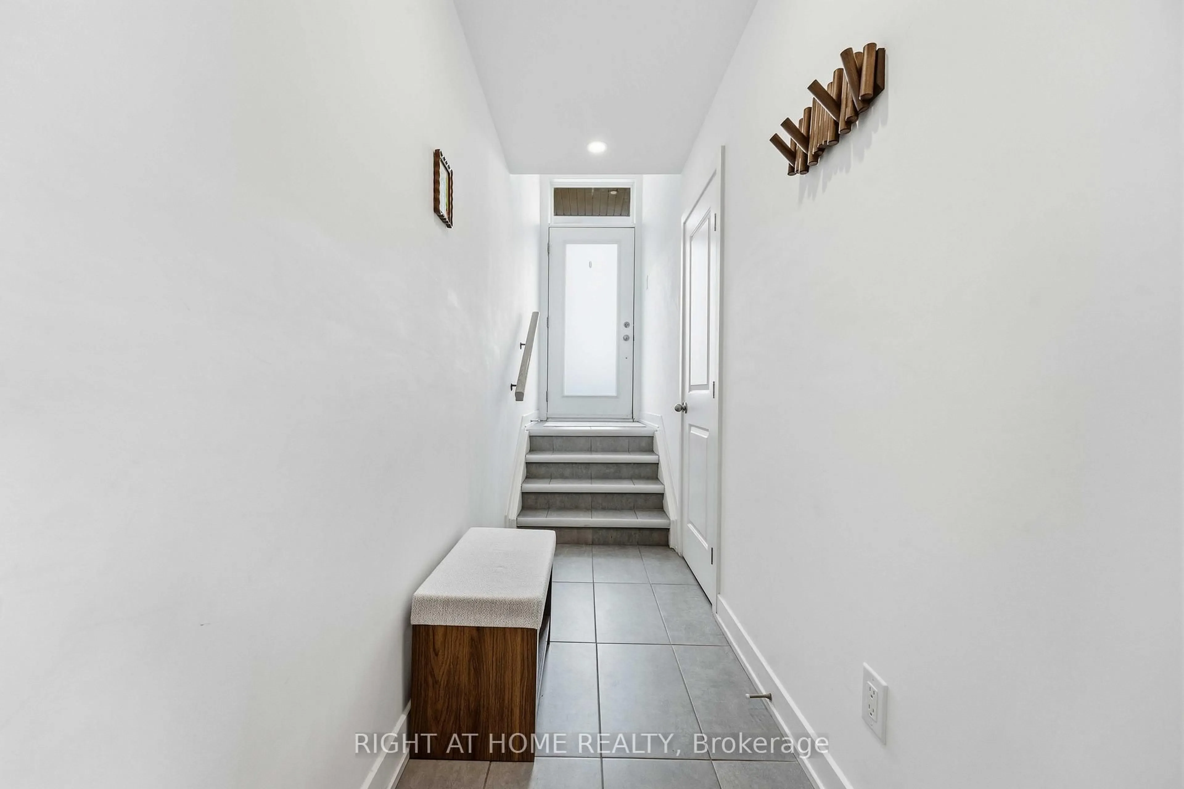 Indoor entryway for 55 Overberg Way #D, Ottawa Ontario K2S 2Y4