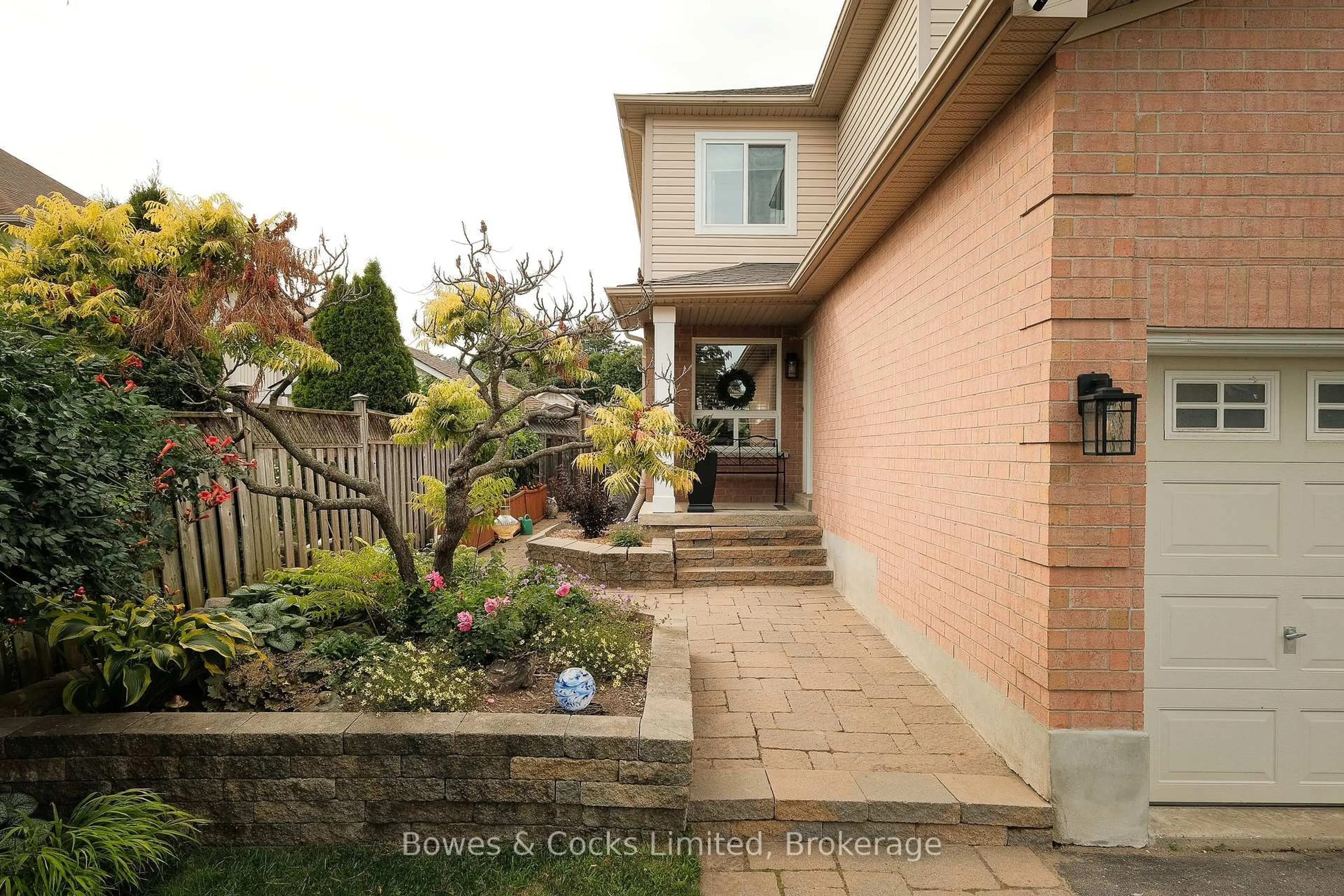 Patio, street for 407 Spillsbury Dr, Peterborough Ontario K9K 2N6