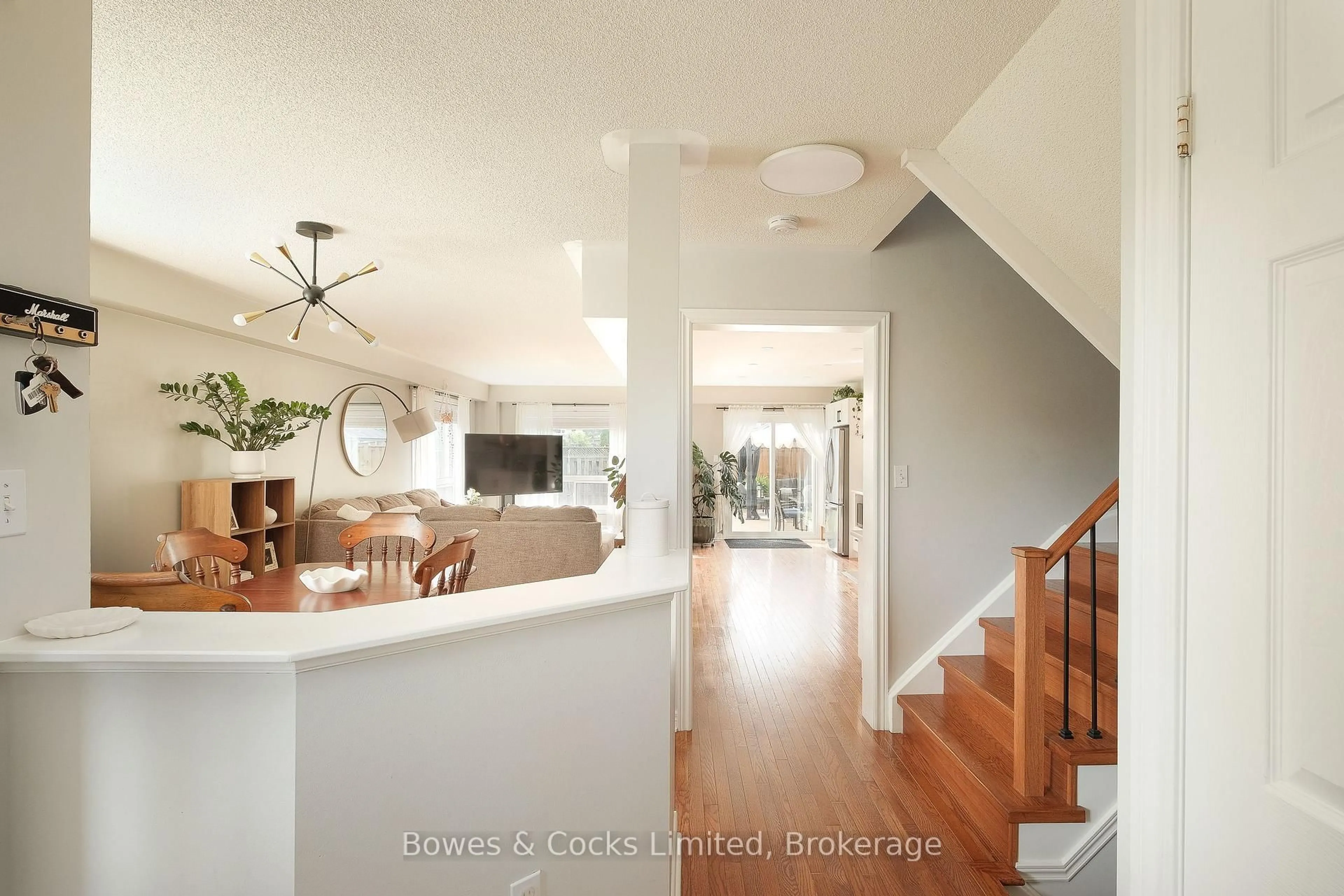 Indoor entryway for 407 Spillsbury Dr, Peterborough Ontario K9K 2N6