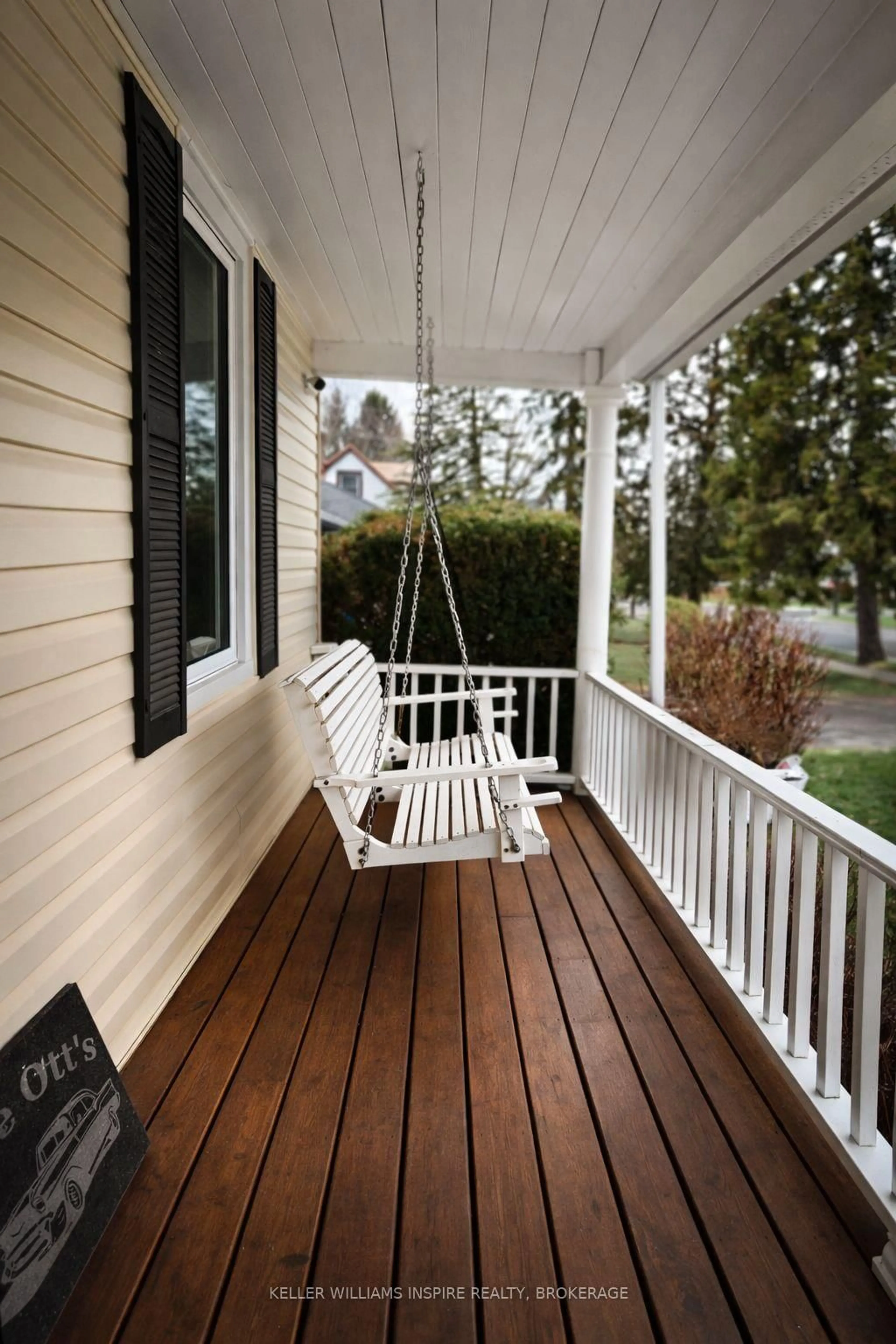 Patio, street for 39 Centre St, Brighton Ontario K0K 1H0