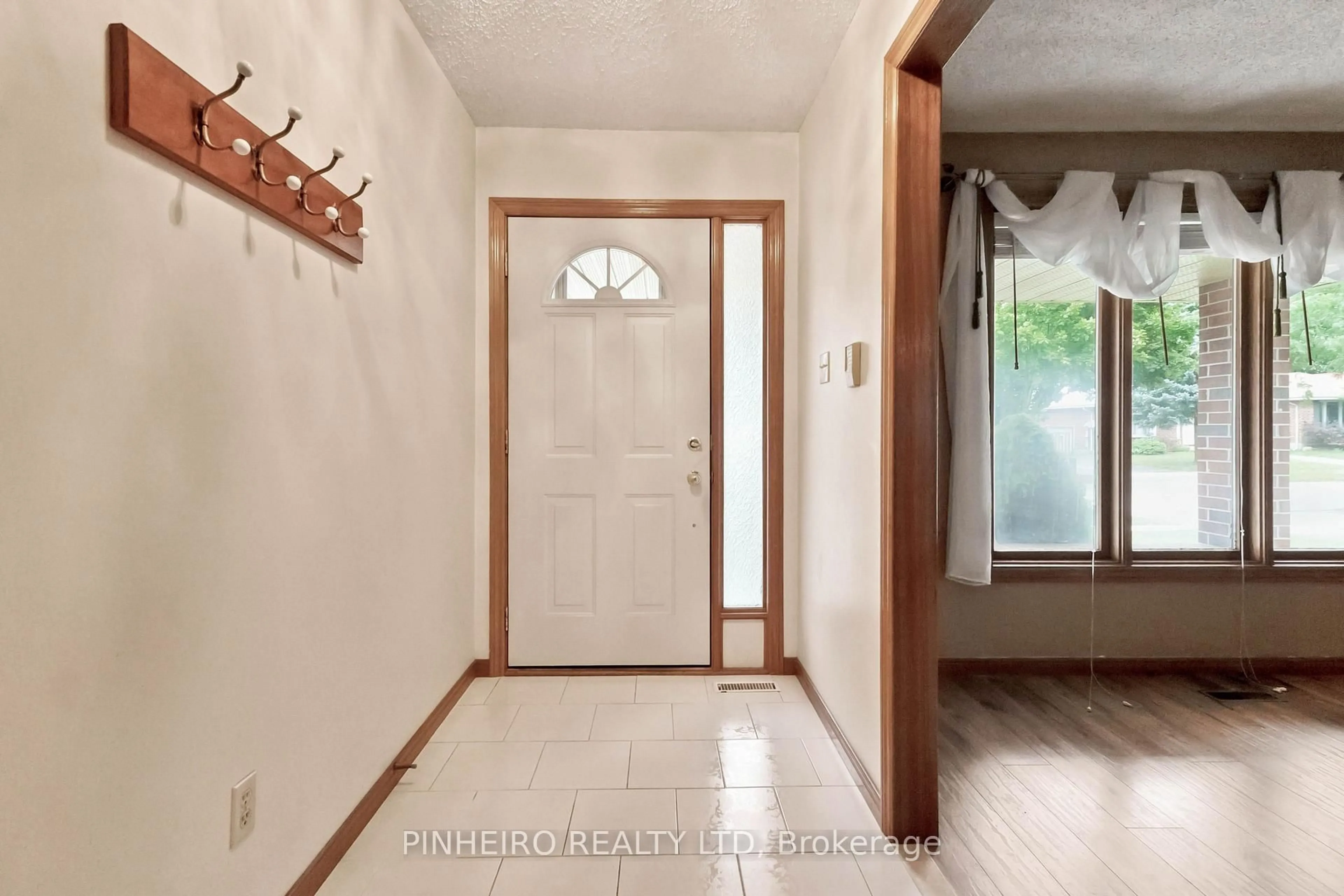 Indoor entryway for 153 Saddy Ave, London East Ontario N5V 4N1