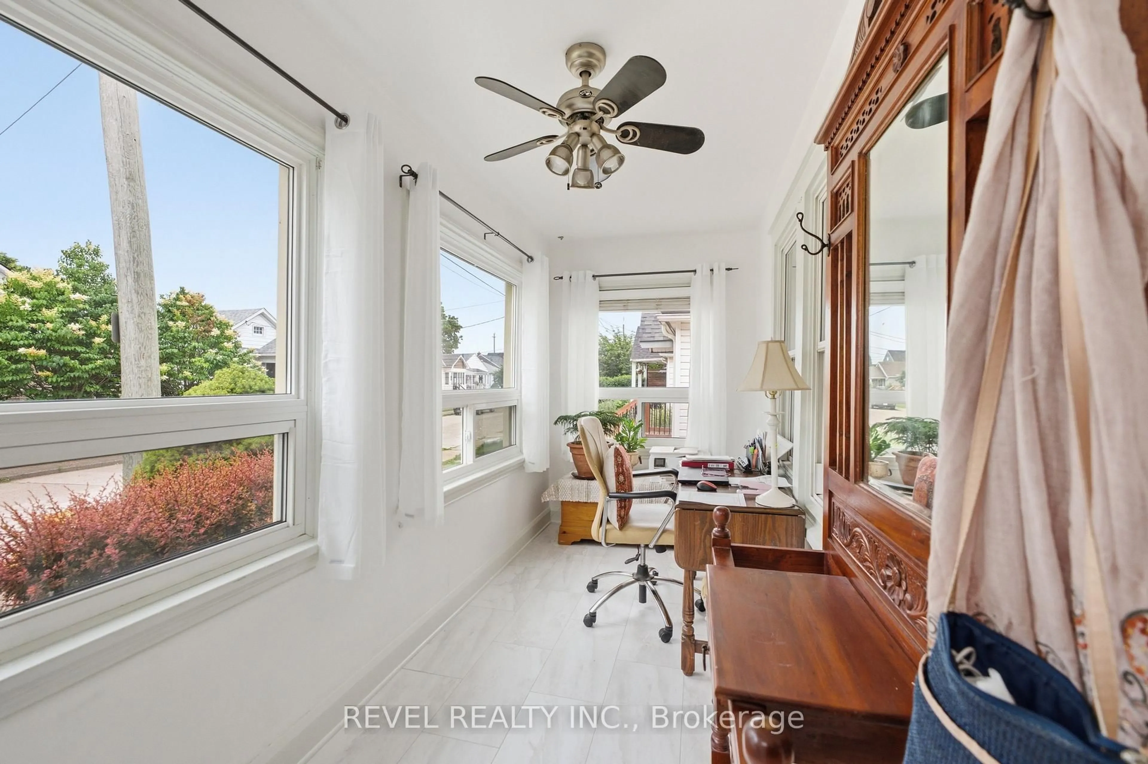 A pic of a room for 81 Vale Ave, St. Catharines Ontario L2R 1T5