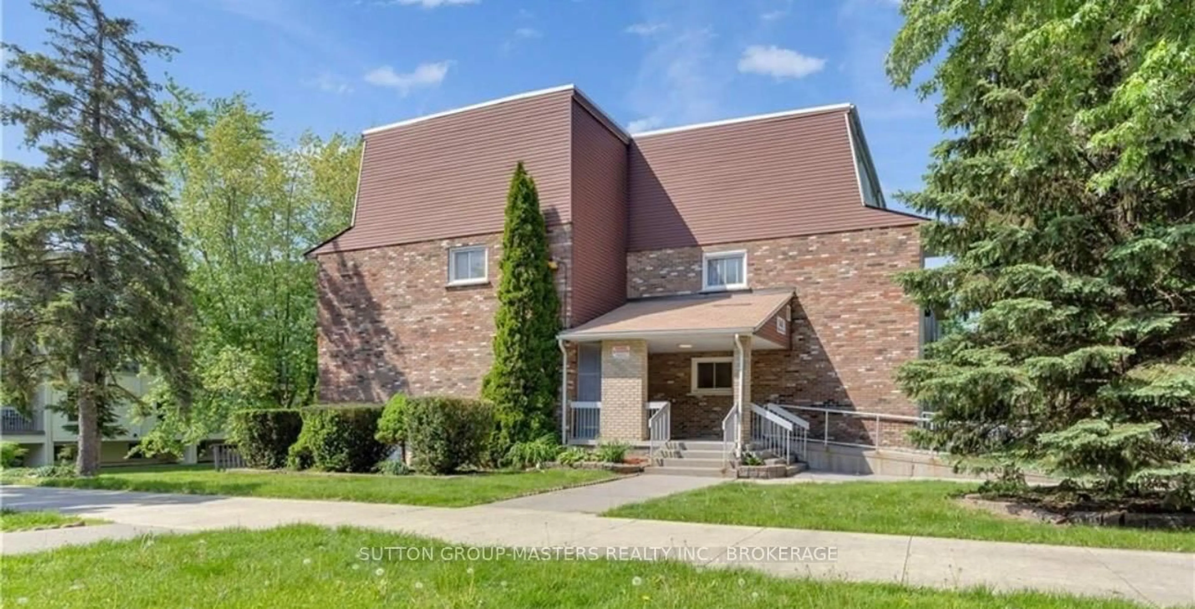 Indoor foyer for 845 Milford Dr #305, Kingston Ontario K7P 1A7