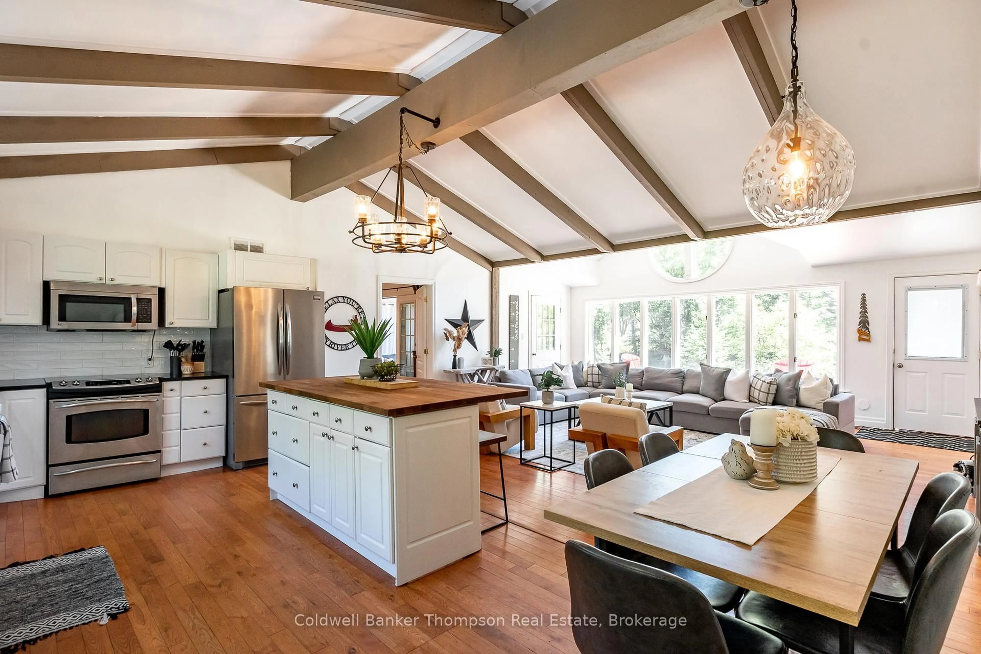 Open concept kitchen, unknown for 31 Glen Acres Rd, Huntsville Ontario P1H 1N6