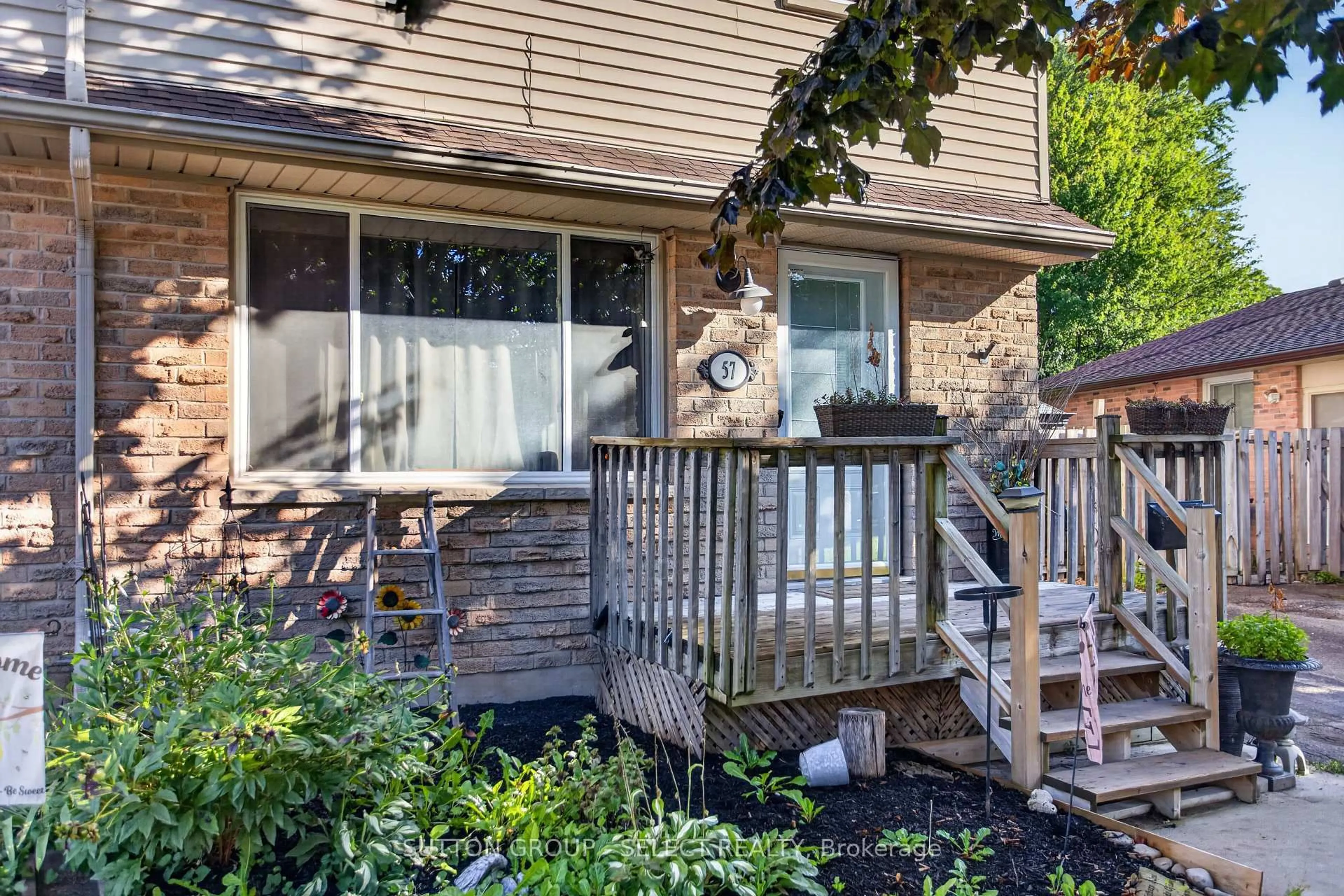 Patio, street for 57 Edgemere Pl, London South Ontario N5Z 4M7