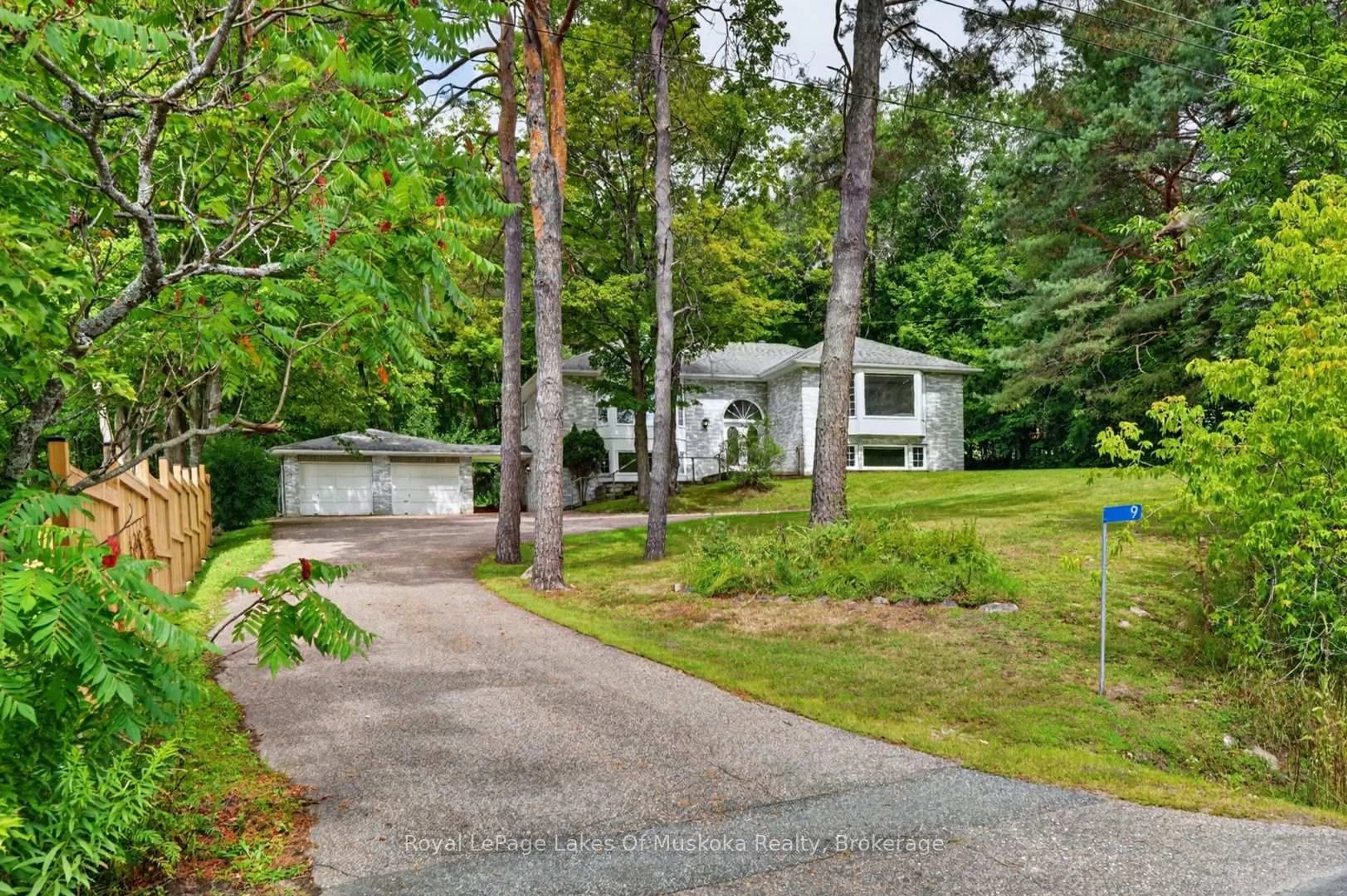 Unknown for 9 Silver St, Huntsville Ontario P1H 1M1