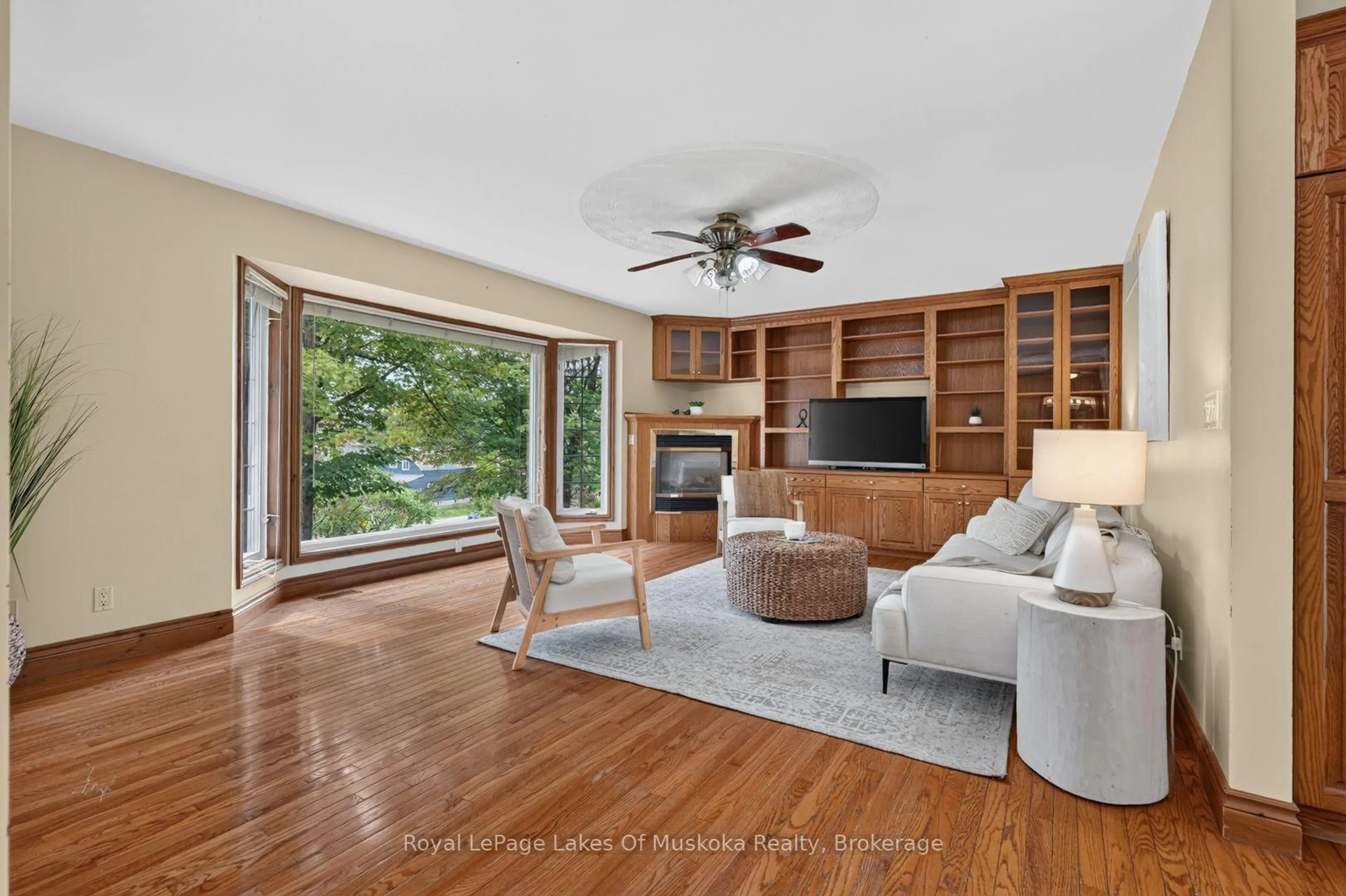 Living room with furniture, wood/laminate floor for 9 Silver St, Huntsville Ontario P1H 1M1