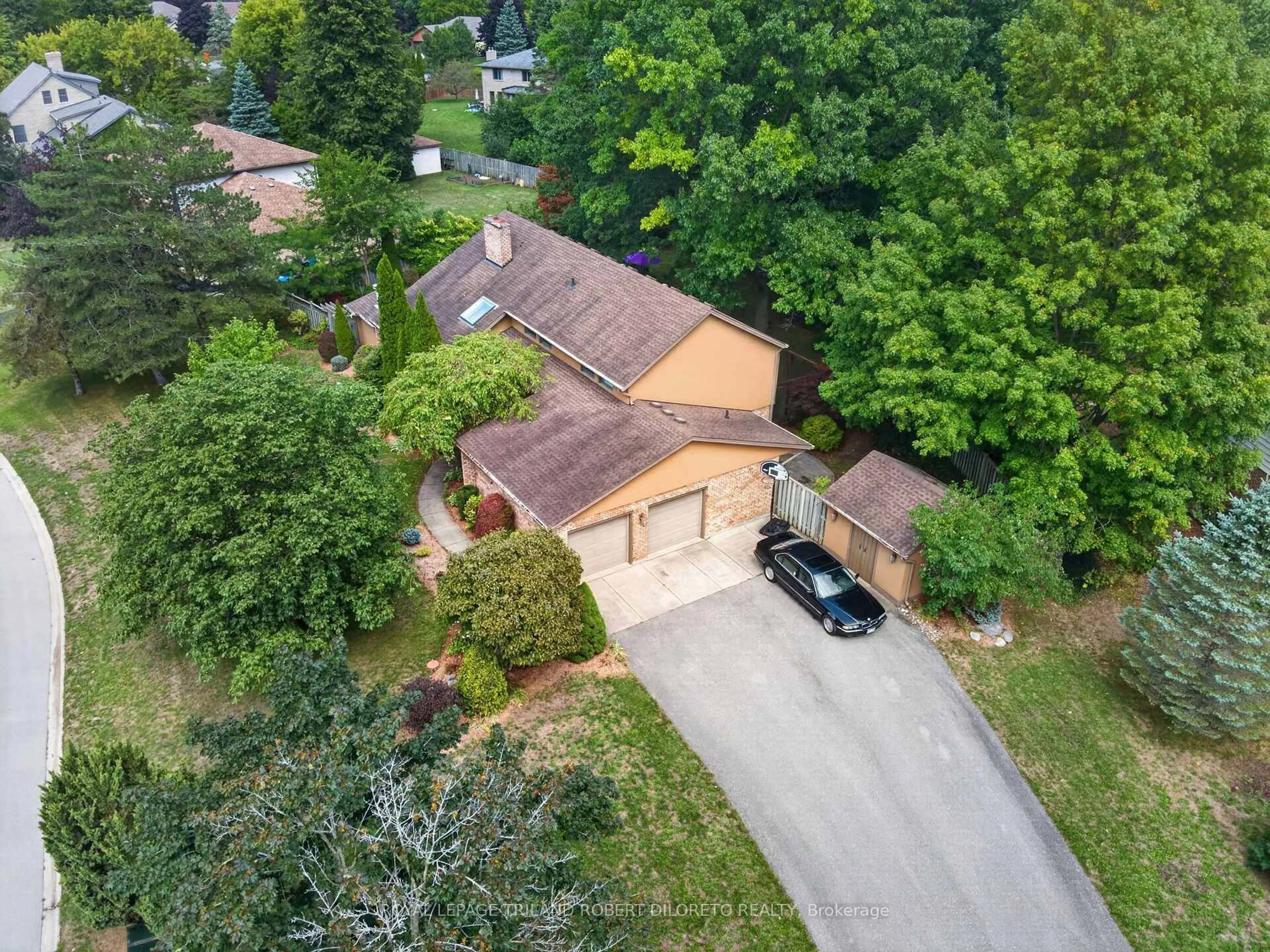 A pic from outside/outdoor area/front of a property/back of a property/a pic from drone, street for 39 Westbrook Dr, Middlesex Centre Ontario N0L 1R0