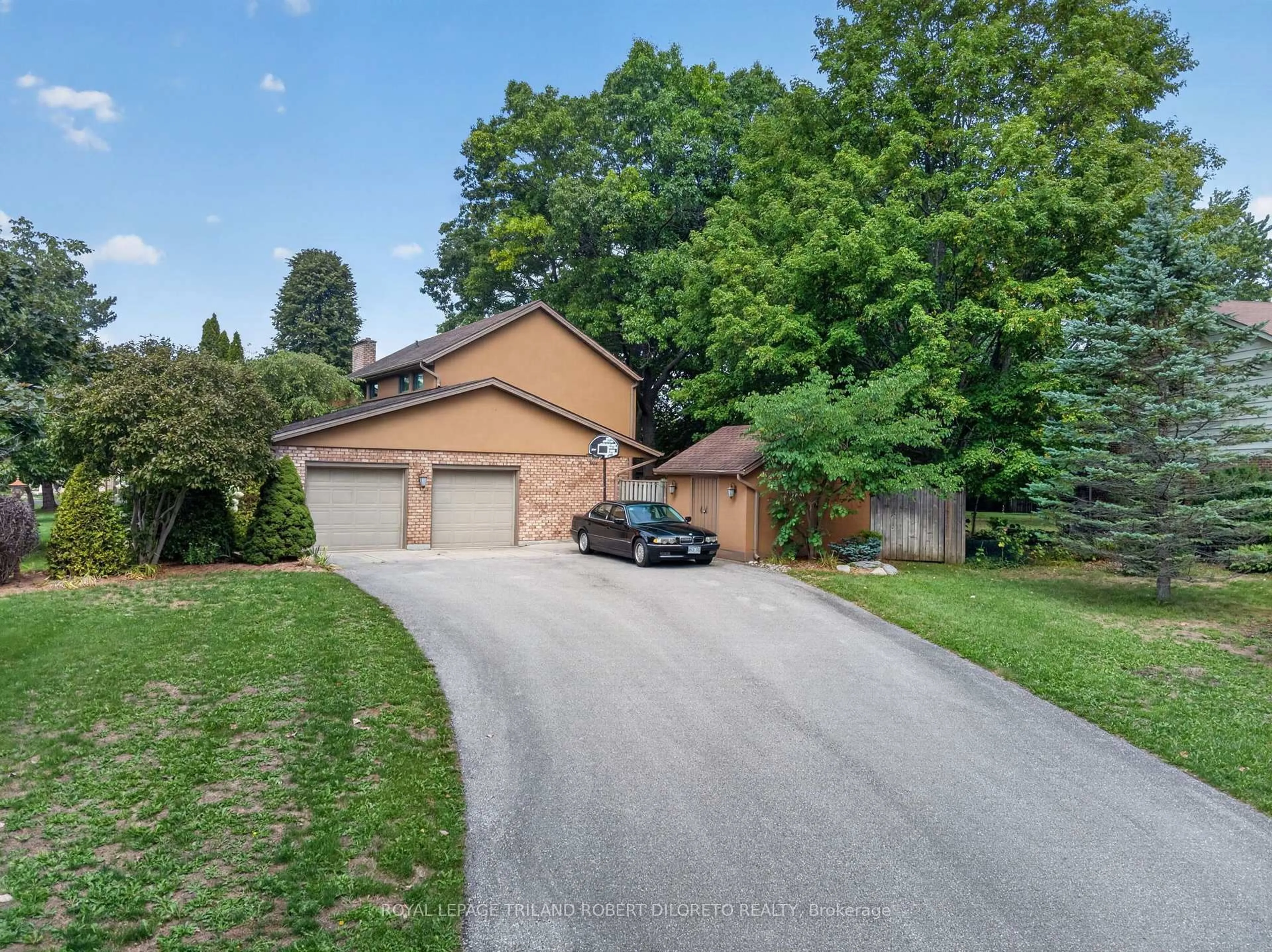 A pic from outside/outdoor area/front of a property/back of a property/a pic from drone, street for 39 Westbrook Dr, Middlesex Centre Ontario N0L 1R0