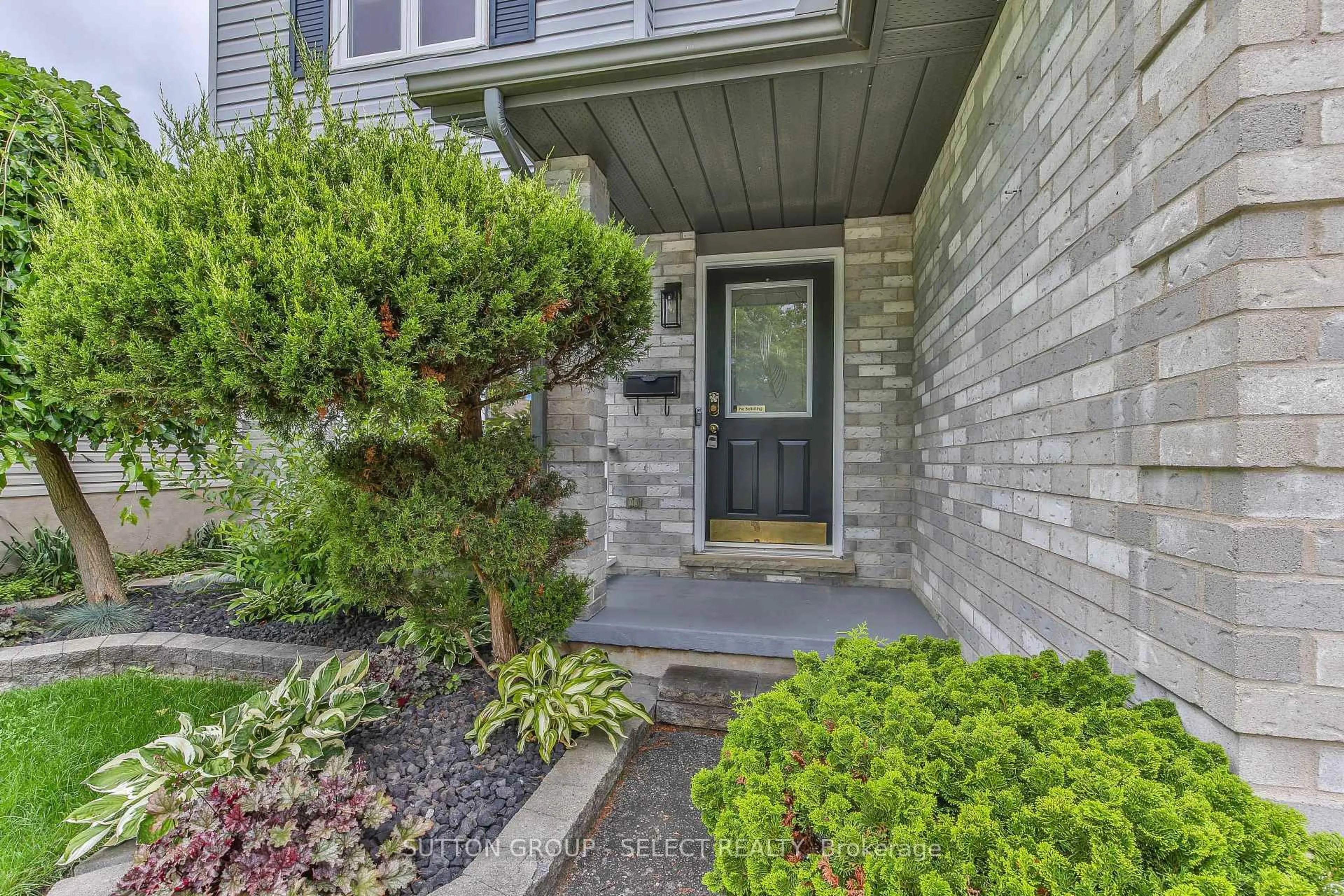 Indoor entryway for 54 Sunrise Cres, London East Ontario N5V 4V5