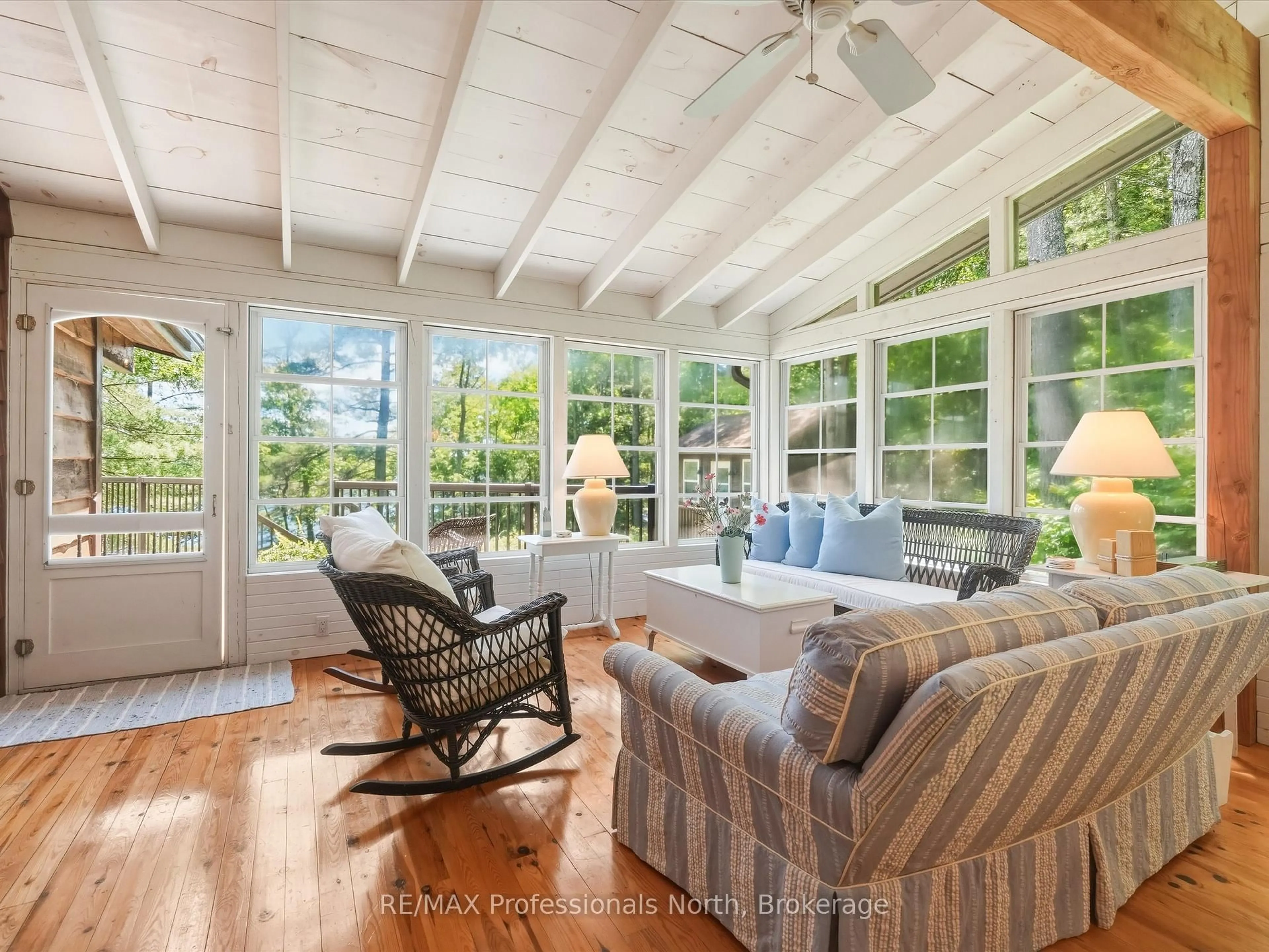 Living room with furniture, wood/laminate floor for 23 Taylor Island, Gravenhurst Ontario P1P 1R2