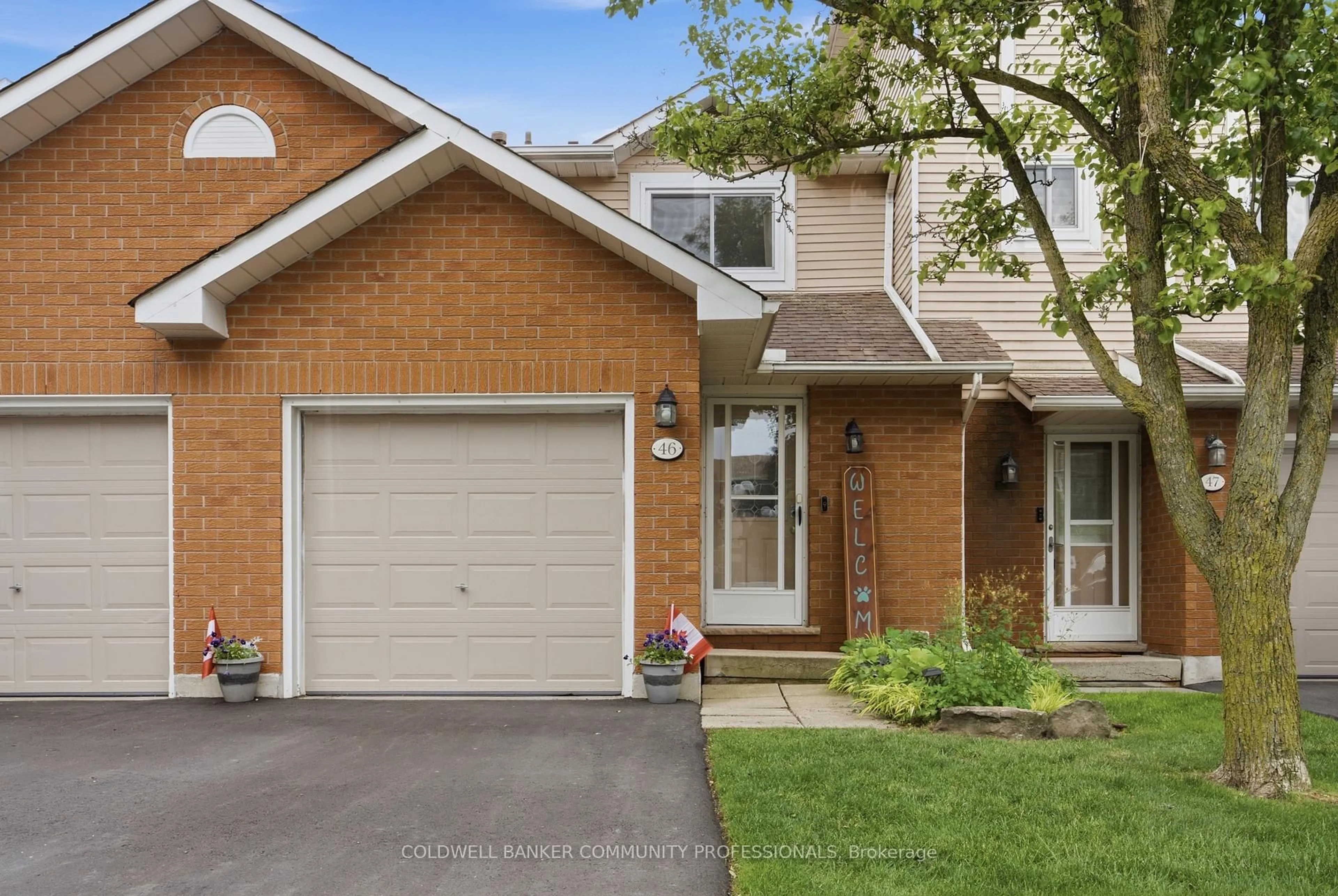Home with brick exterior material, street for 386 Highland Rd #46, Hamilton Ontario L8J 3P9