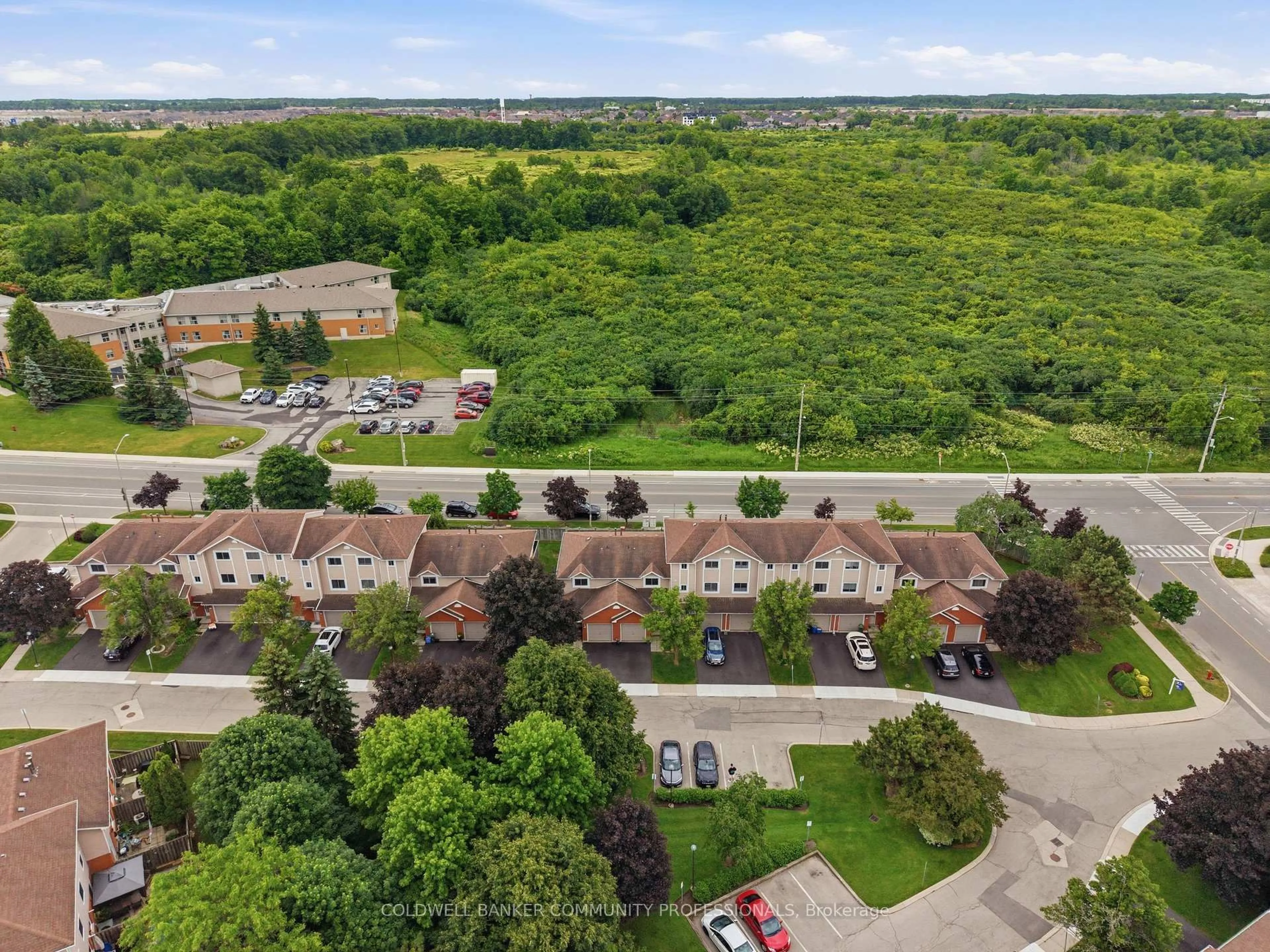 A pic from outside/outdoor area/front of a property/back of a property/a pic from drone, unknown for 386 Highland Rd #46, Hamilton Ontario L8J 3P9