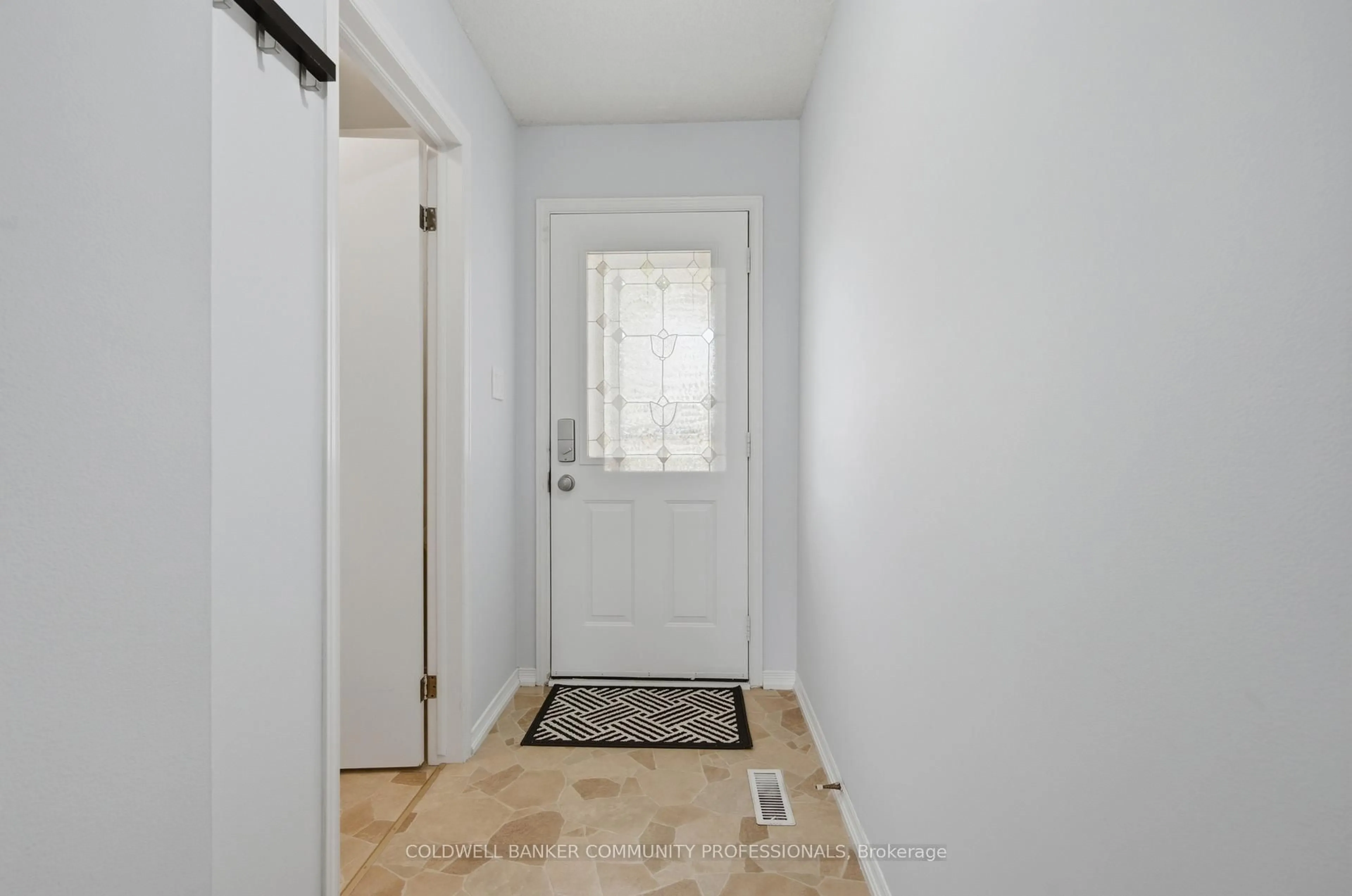 Indoor entryway for 386 Highland Rd #46, Hamilton Ontario L8J 3P9