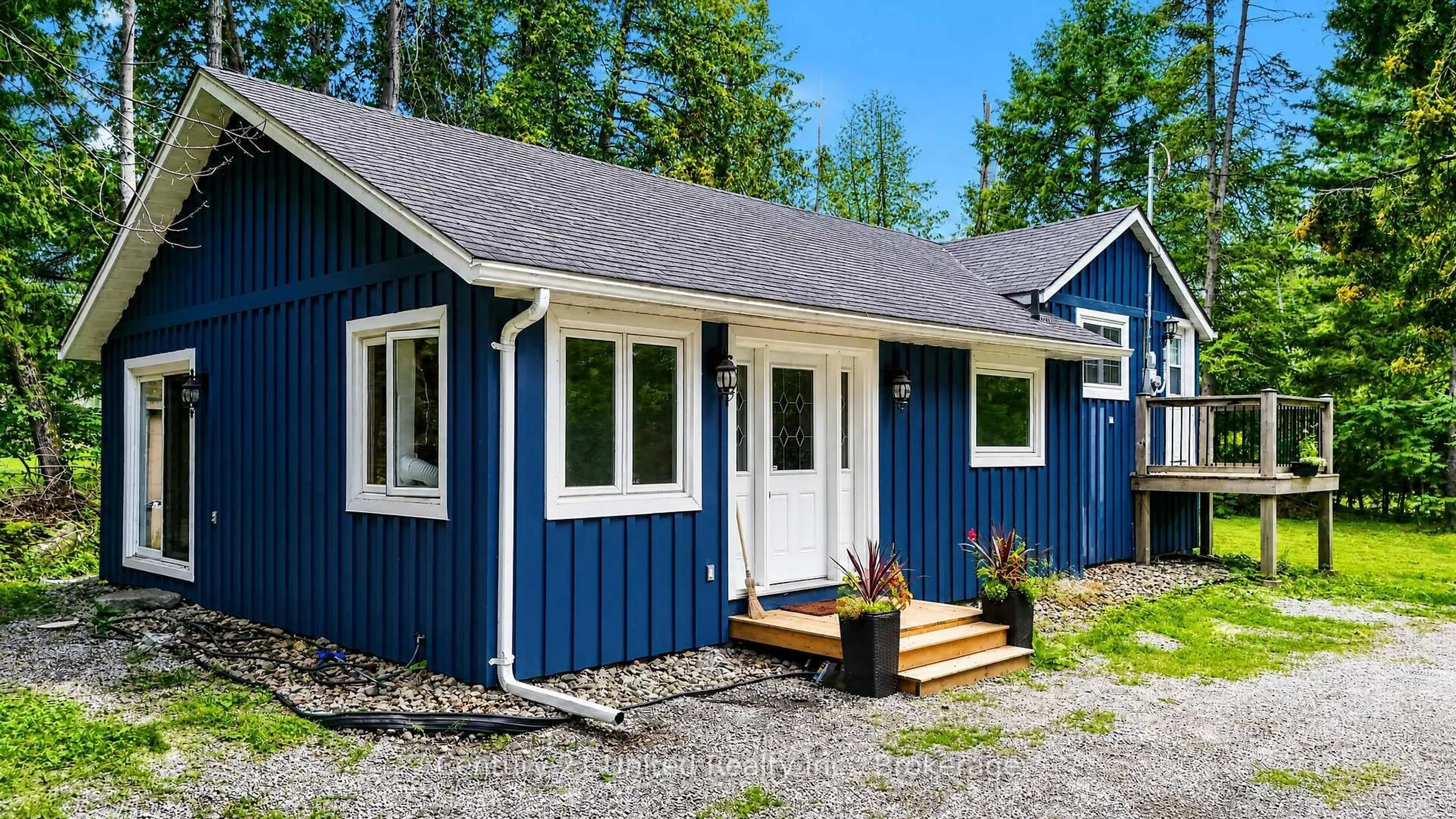 Home with vinyl exterior material, street for 2619 Buckhorn Rd, Selwyn Ontario K0L 2H0