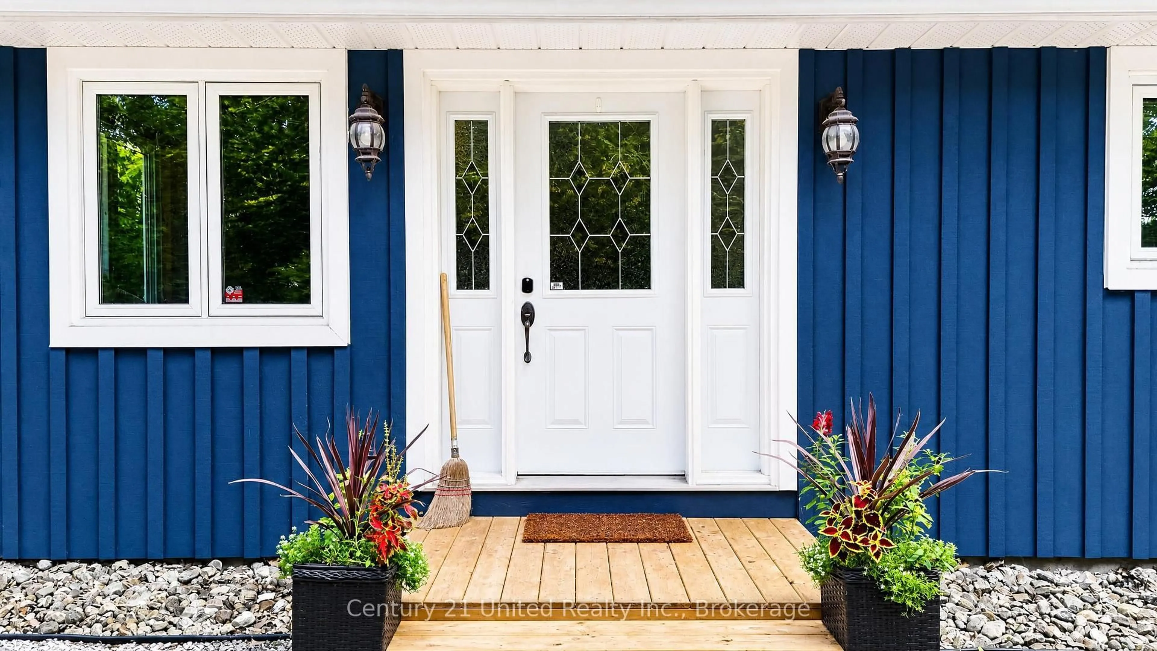 Home with vinyl exterior material, street for 2619 Buckhorn Rd, Selwyn Ontario K0L 2H0