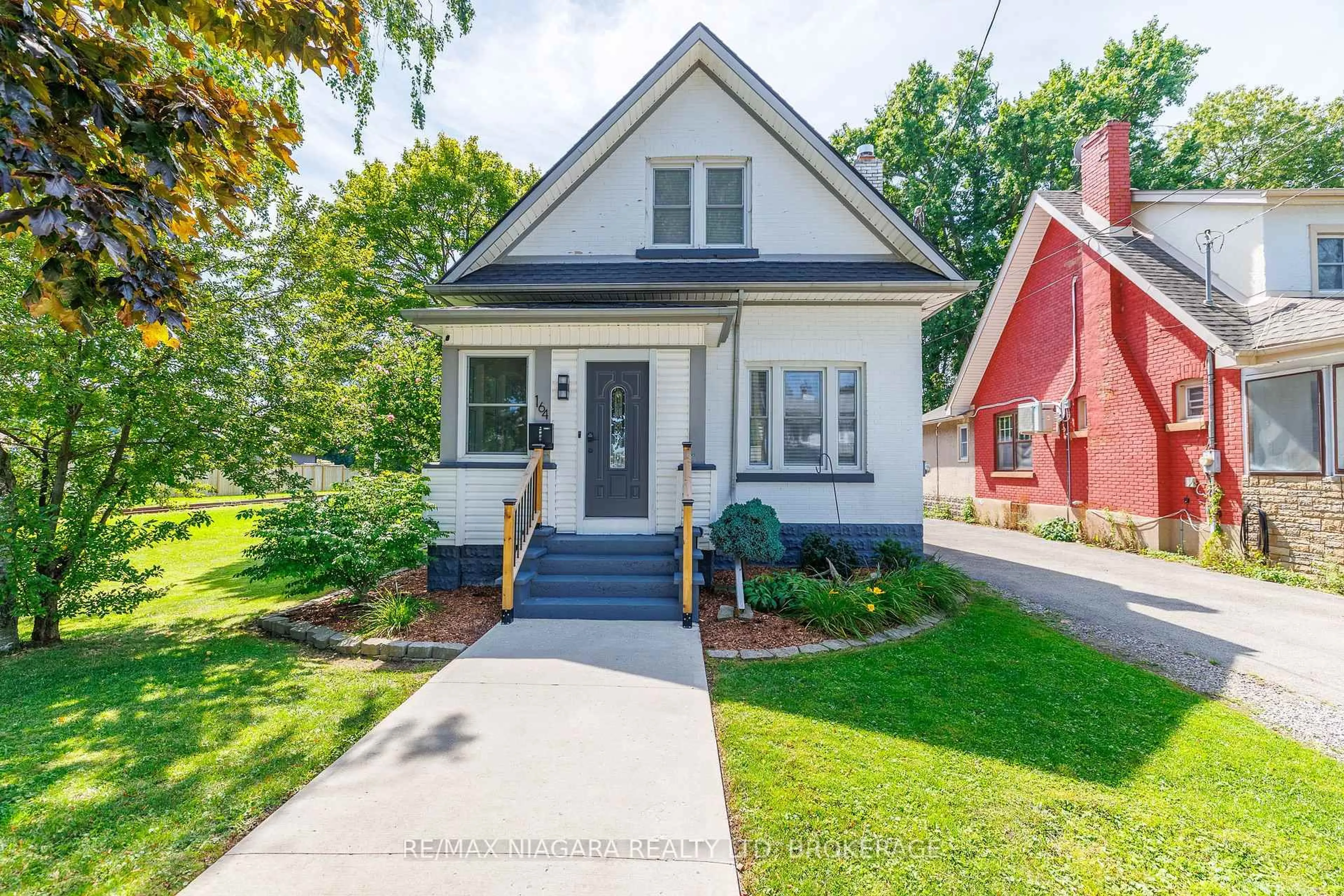 Home with brick exterior material, street for 164 Kent St, Port Colborne Ontario L3K 2Z8