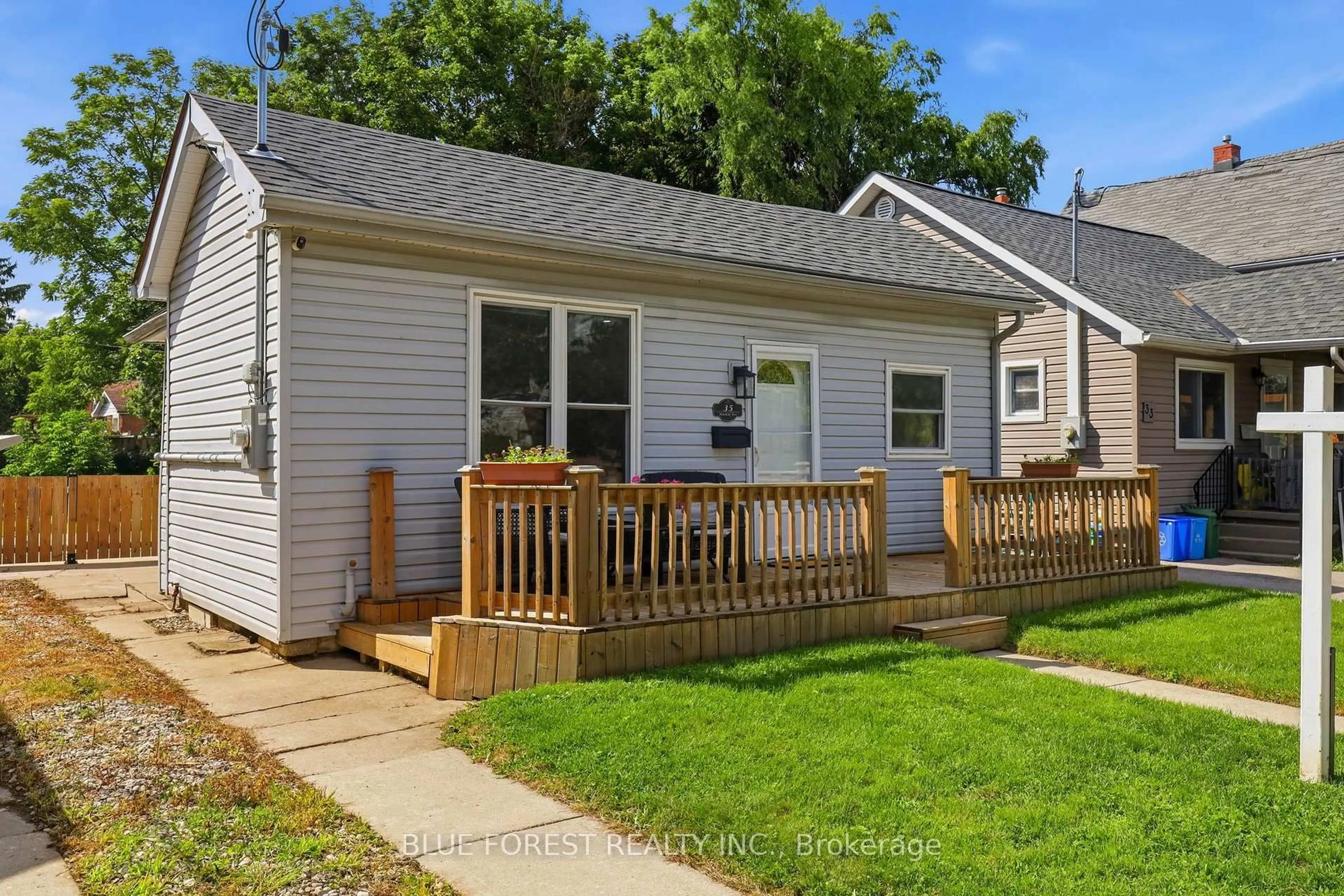 Home with vinyl exterior material, street for 35 Mackay Ave, London South Ontario N6J 2V1
