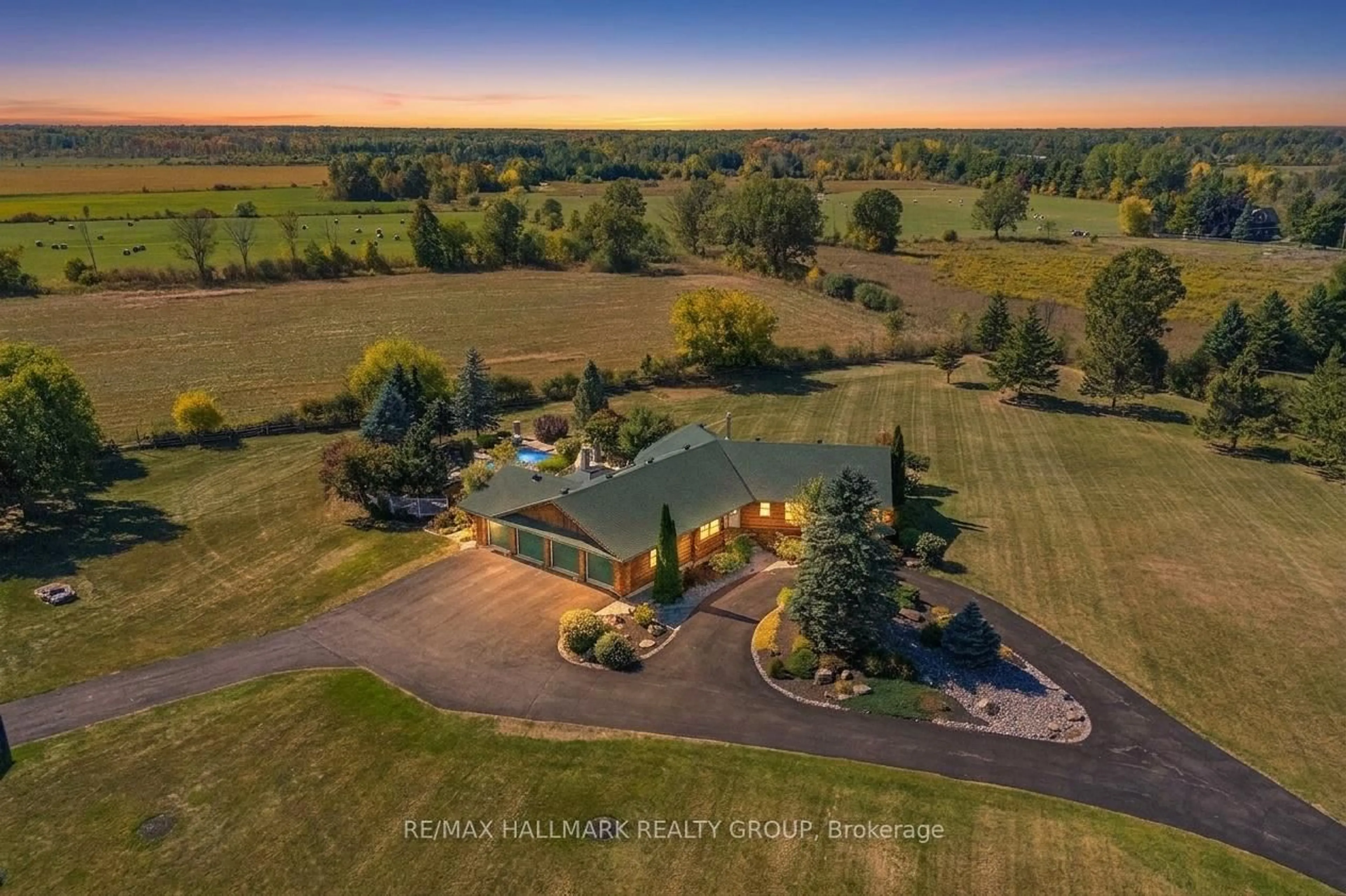 A pic from outside/outdoor area/front of a property/back of a property/a pic from drone, water/lake/river/ocean view for 2185 Old Second Line Rd, Ottawa Ontario K0A 1T0