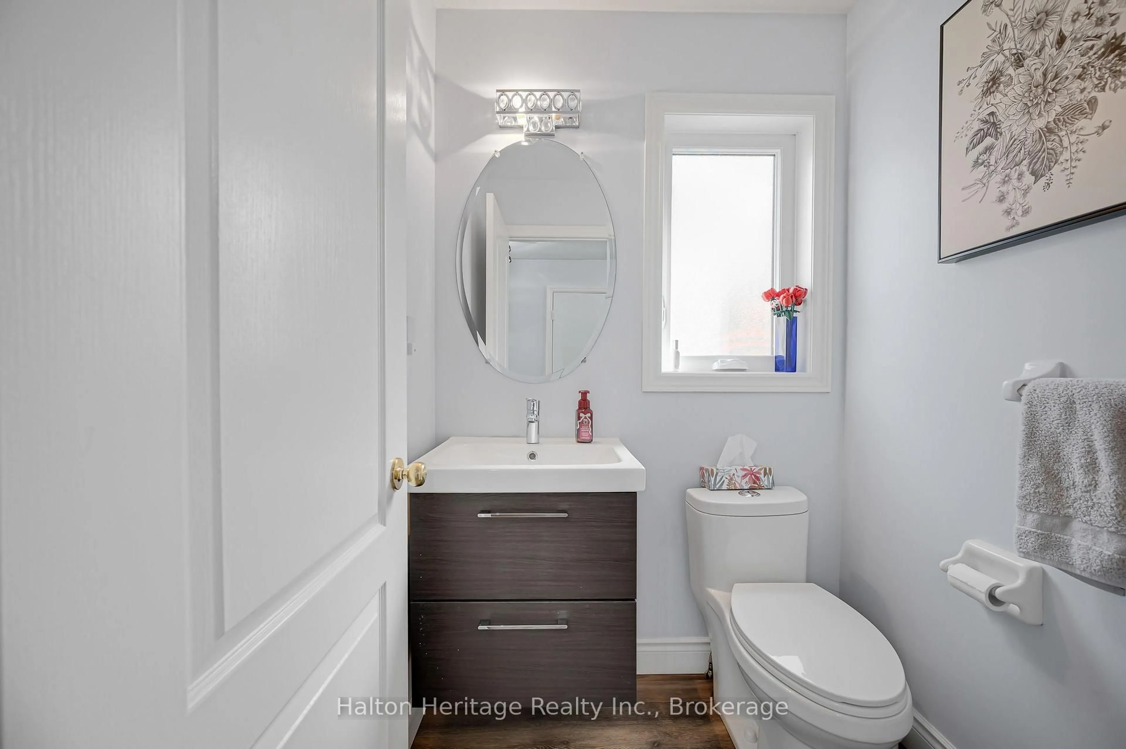 Standard bathroom, ceramic/tile floor for 24 Segwun Rd, Hamilton Ontario L8B 0K2