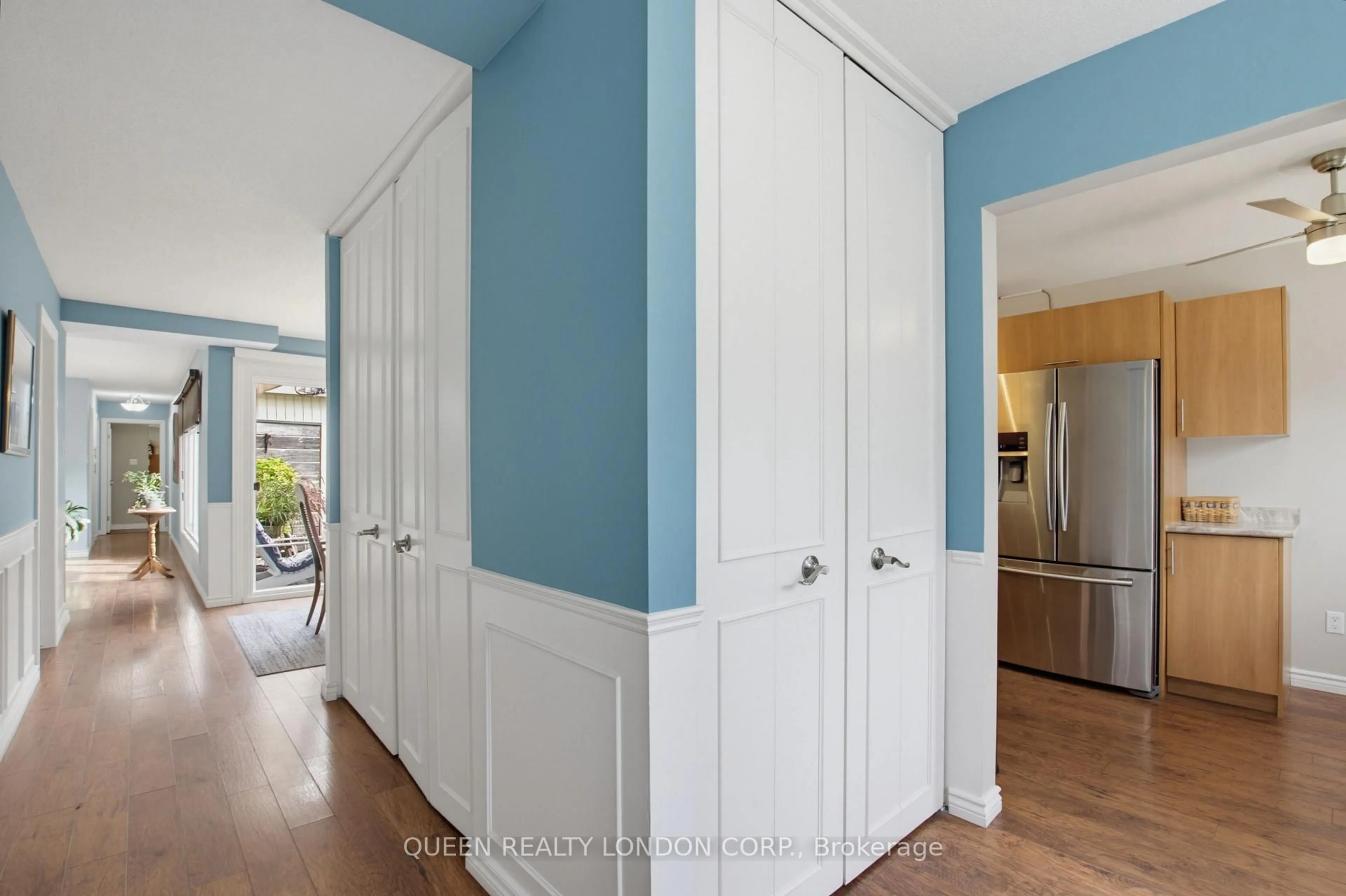 Indoor entryway for 528 Cranbrook Rd, London South Ontario N6K 2X3