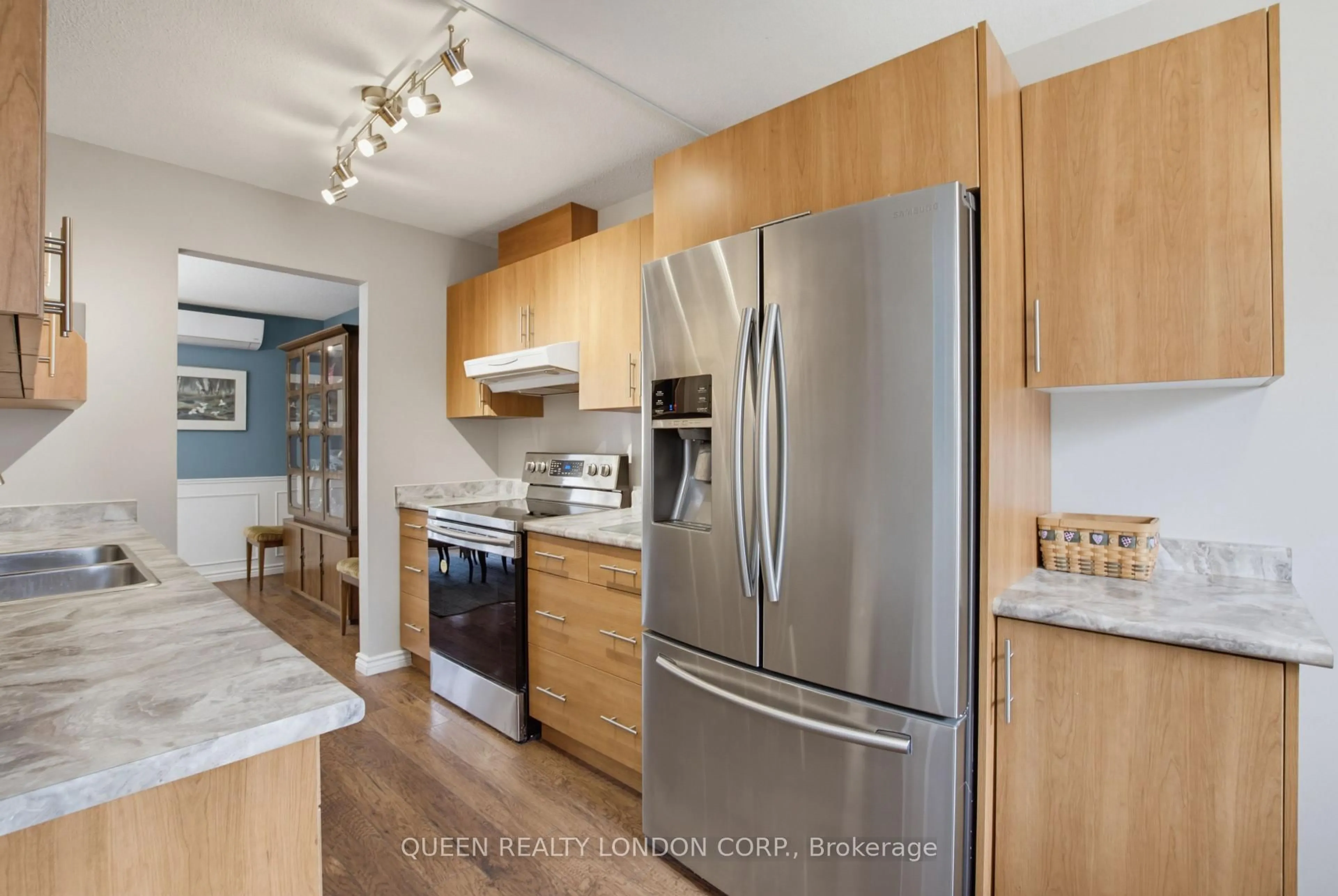 Open concept kitchen, unknown for 528 Cranbrook Rd, London South Ontario N6K 2X3