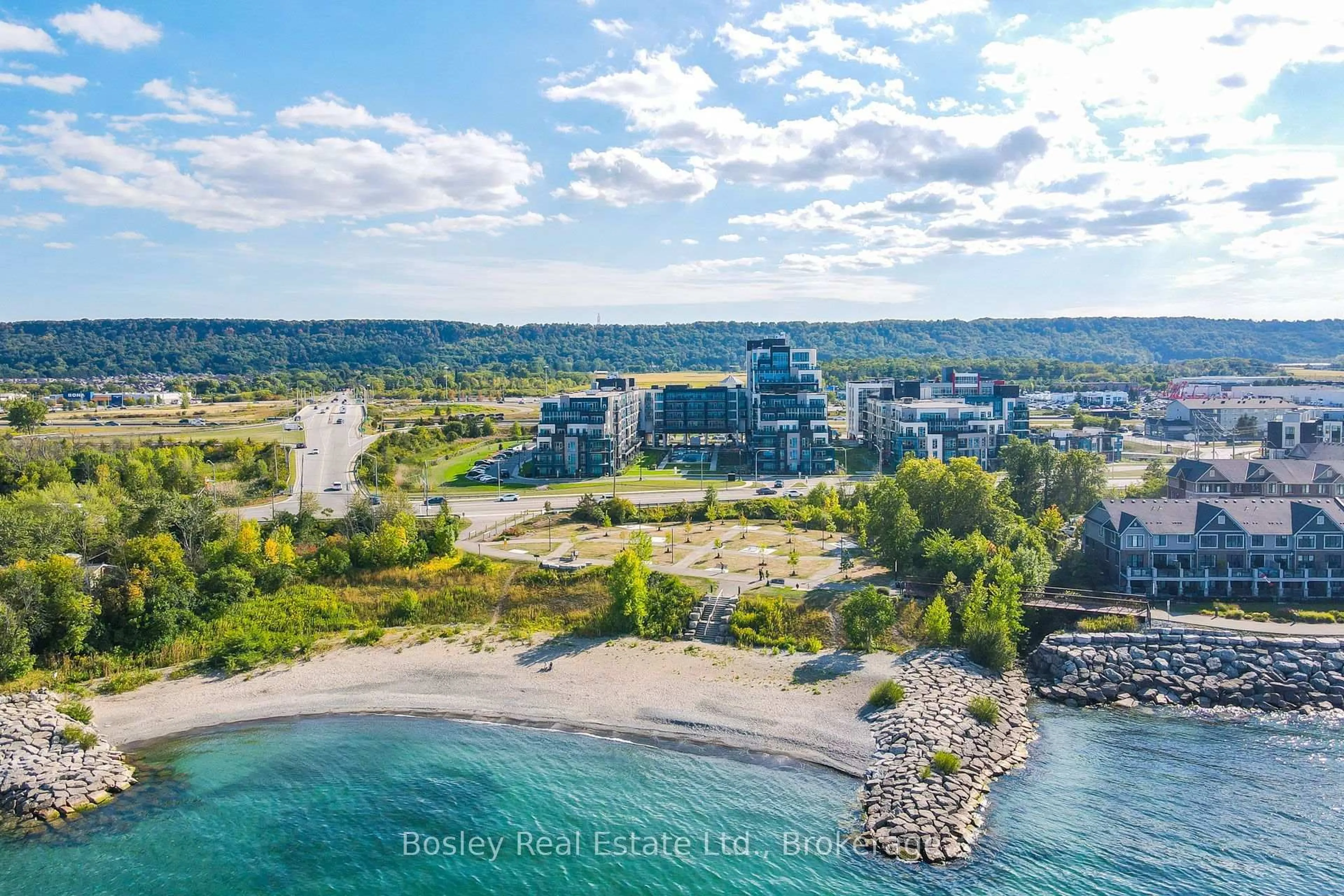 A pic from outside/outdoor area/front of a property/back of a property/a pic from drone, water/lake/river/ocean view for 16 Concord Pl #550, Grimsby Ontario L3M 0J1